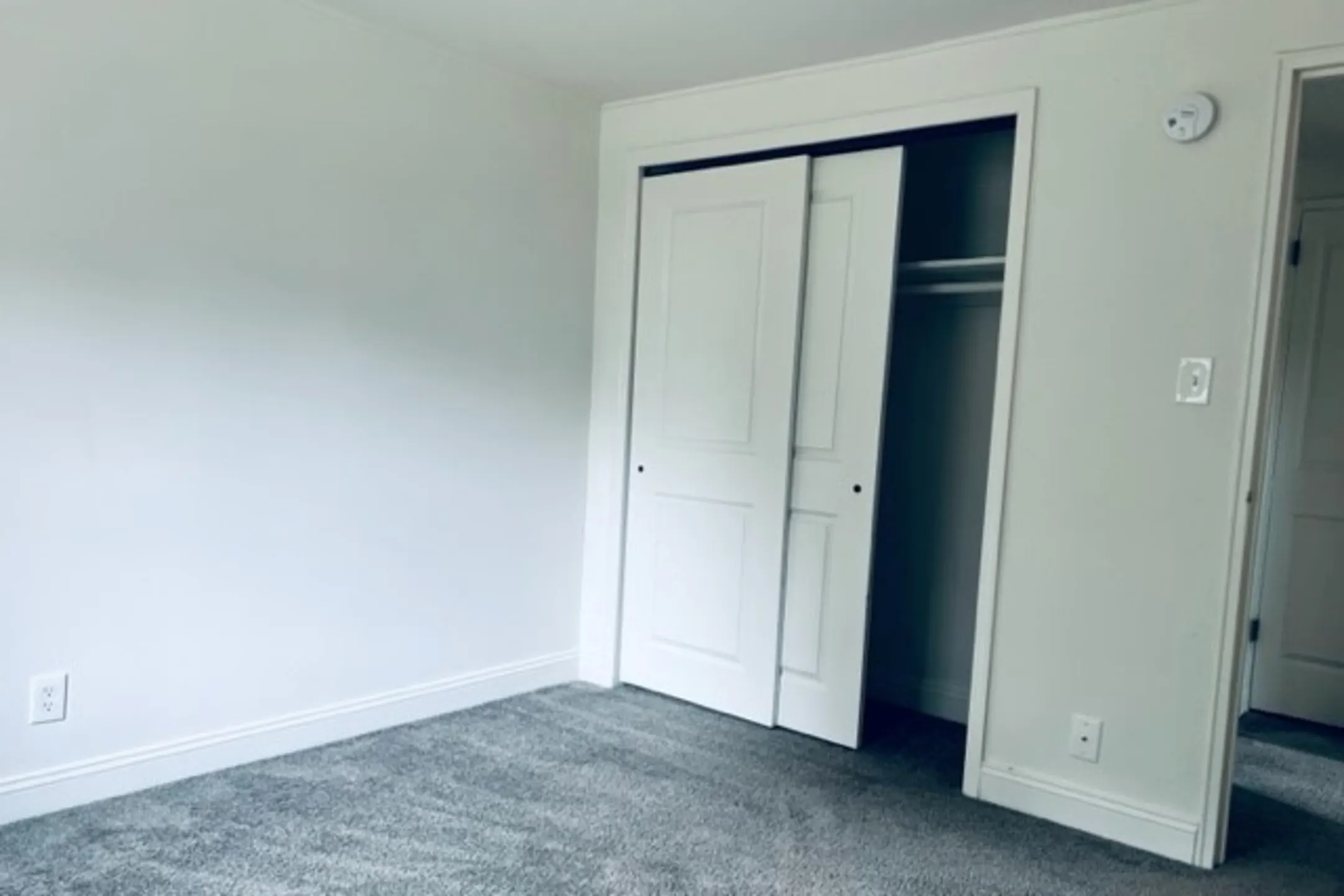 Bedroom - Loudon Arms Apartments - Albany, NY