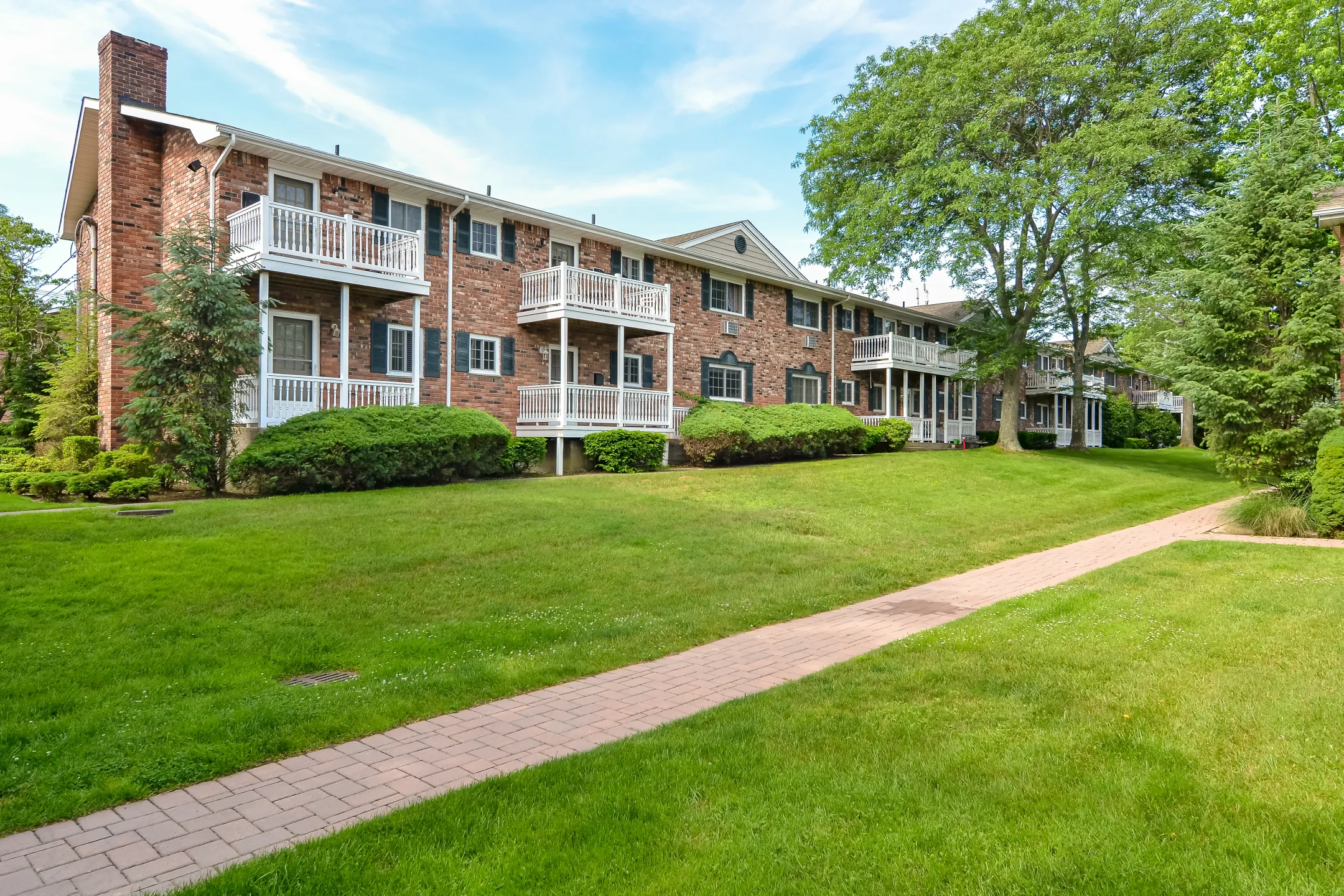 Fairfield Sunrise Gardens Apartments Bohemia, NY 11716
