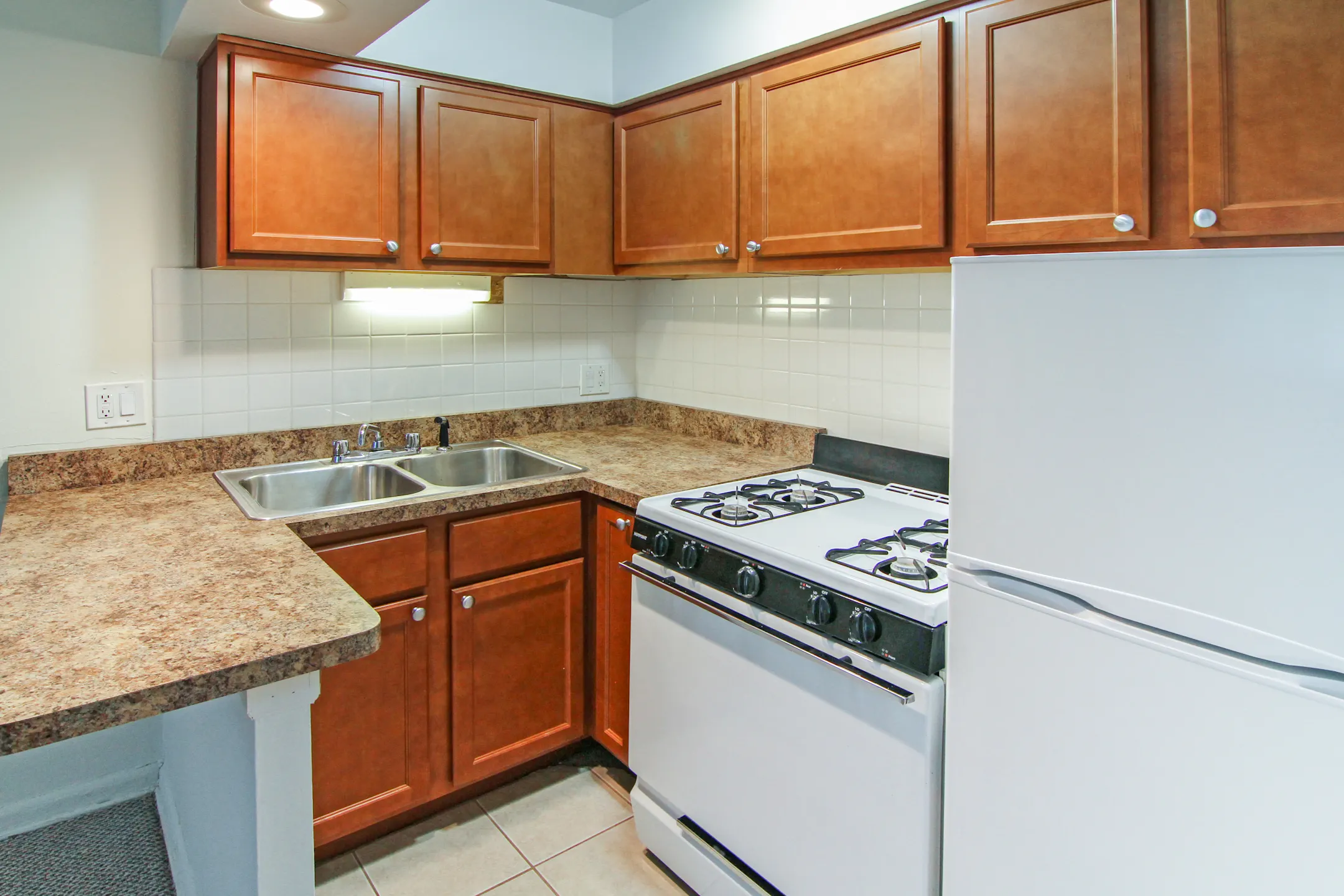 Lakeview 540 West Roscoe Chicago, IL Apartments for Rent Rent.