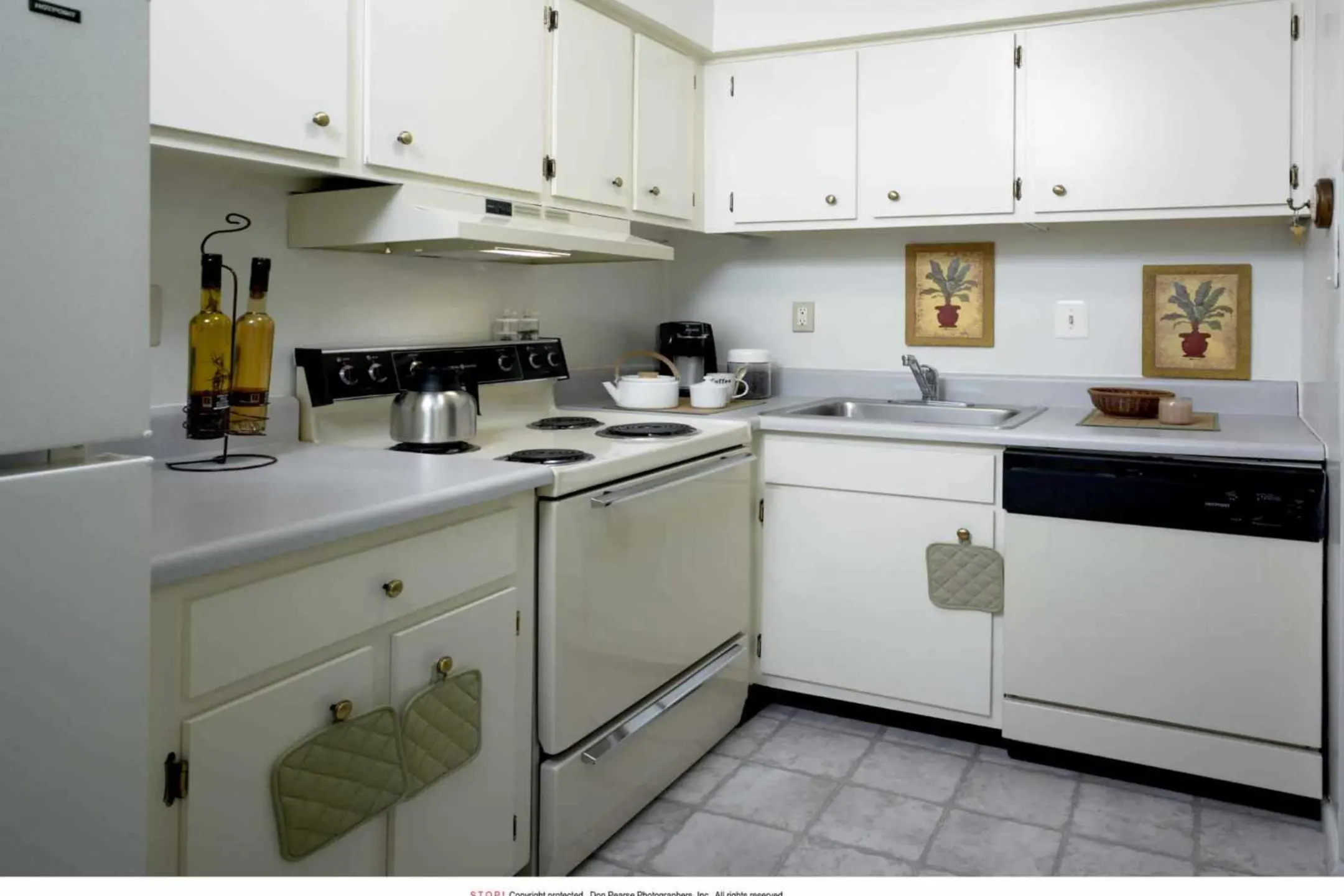 Kitchen - Eagle Stream Apartments - Norristown, PA