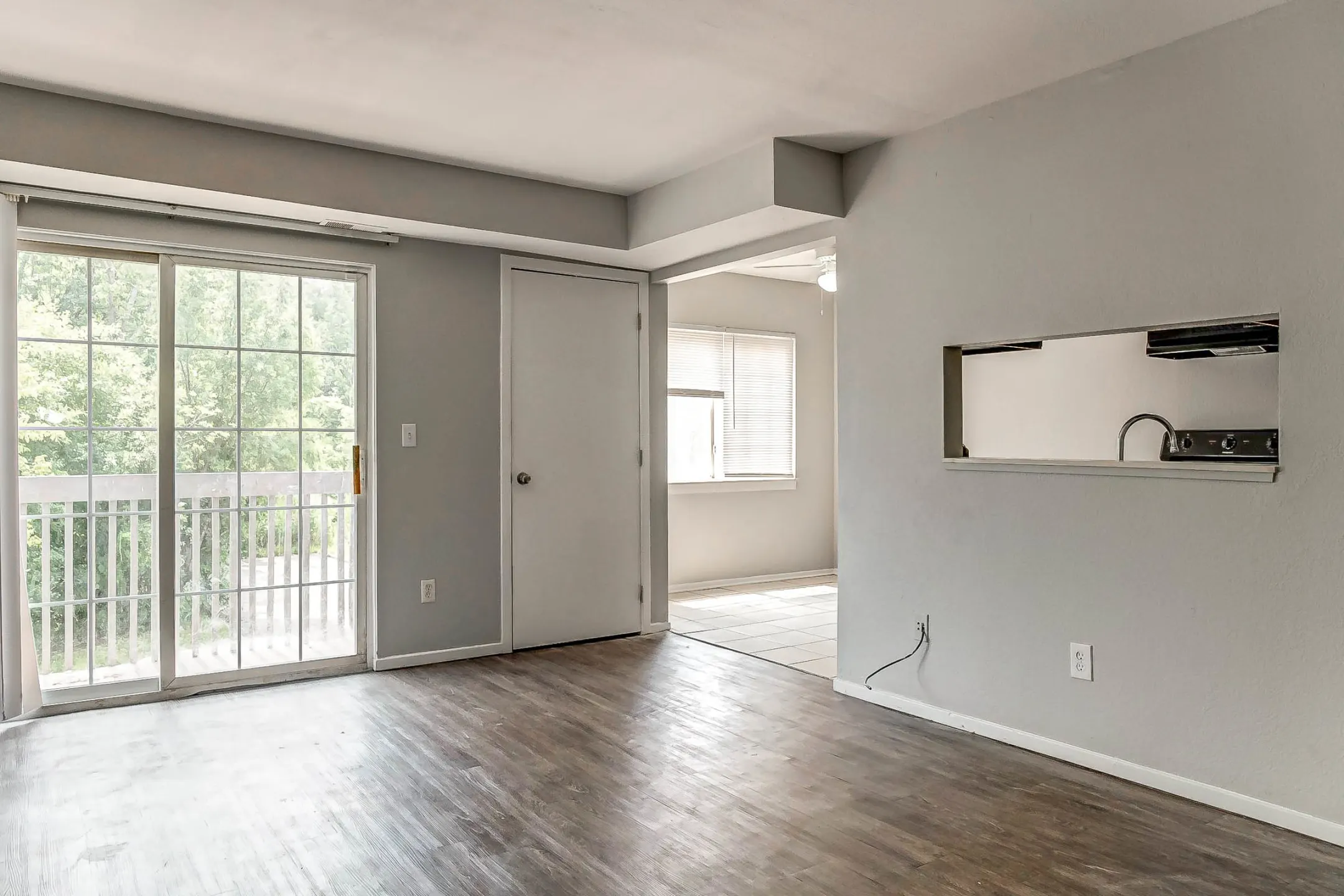 Auburn West Apartments 1221 Colony Lane Pontiac, MI Apartments for