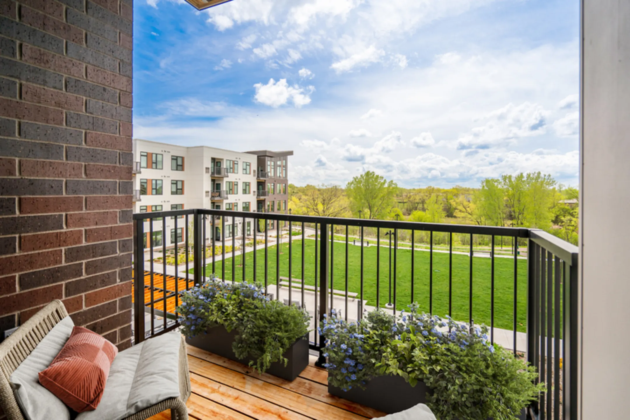 Viking Lakes Residences Apartments Eagan, MN 55121