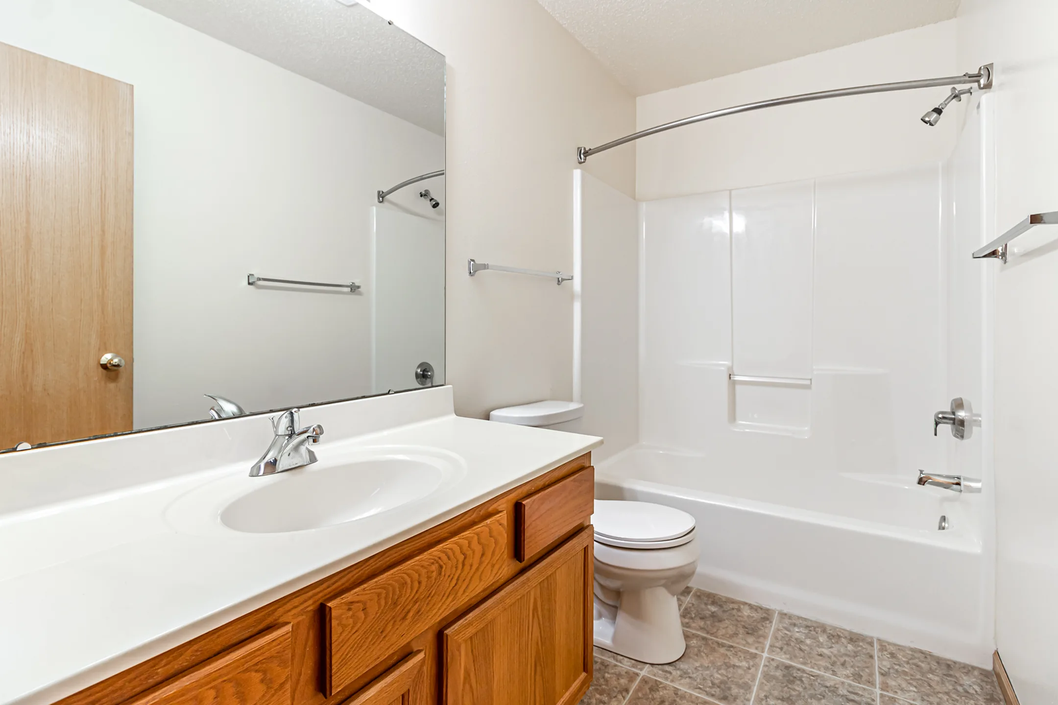 Hunter's Creek Apartments - Sun Prairie, WI 53590