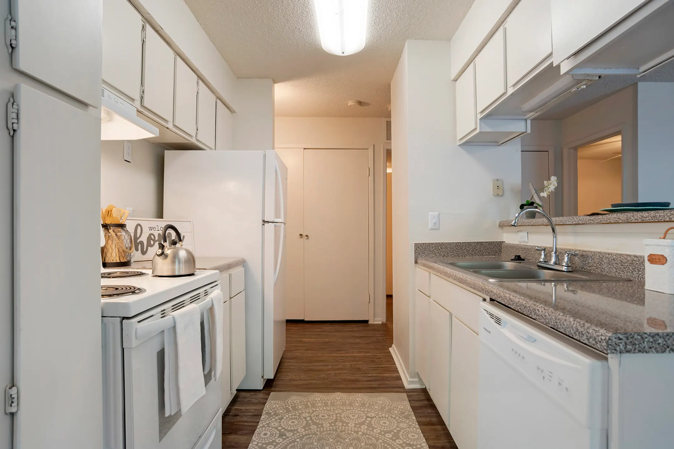Kitchen - Pear Orchard Apartments - Ridgeland, MS