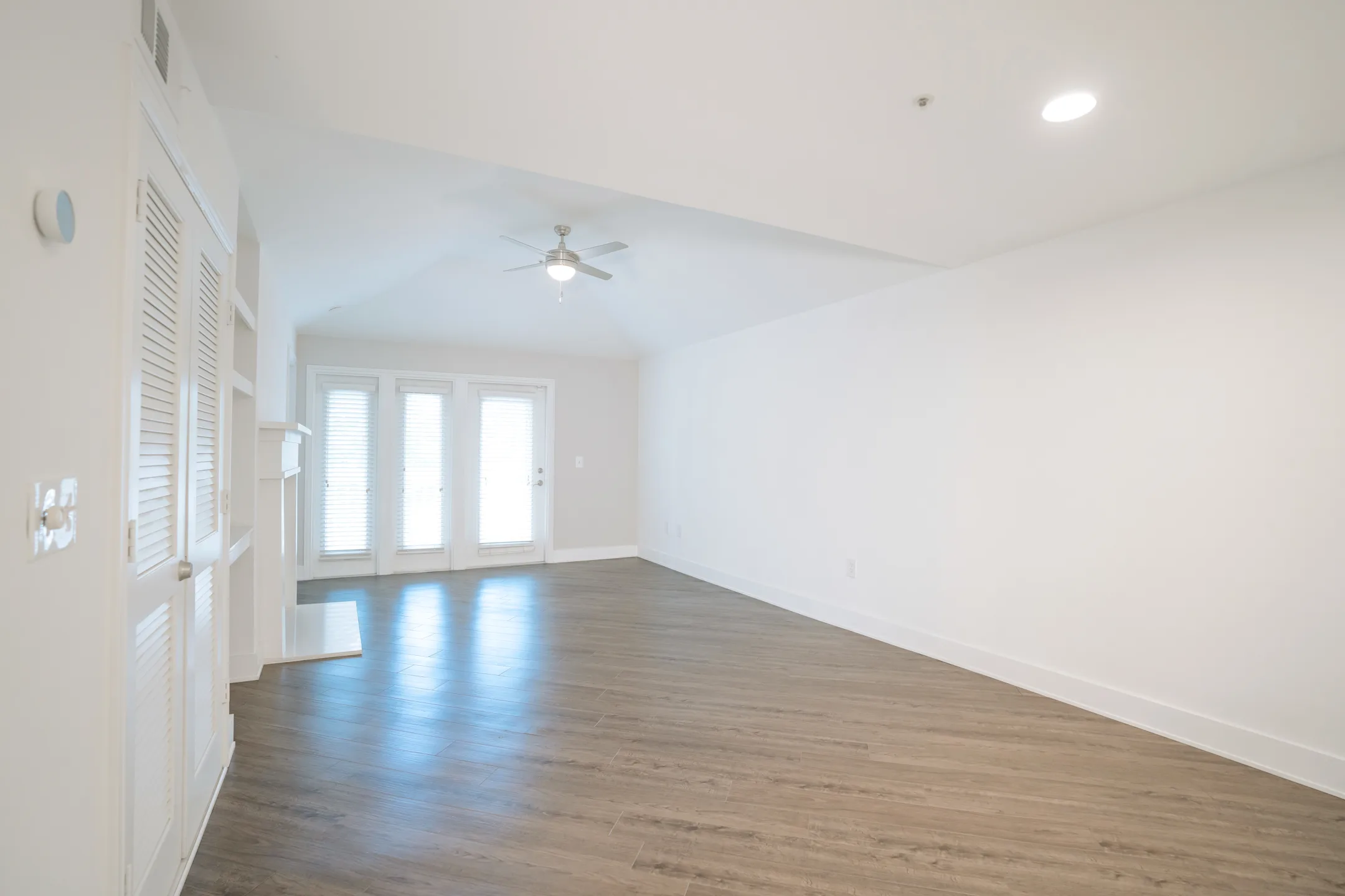 Living Room - Charleston Court - Sandy Springs, GA