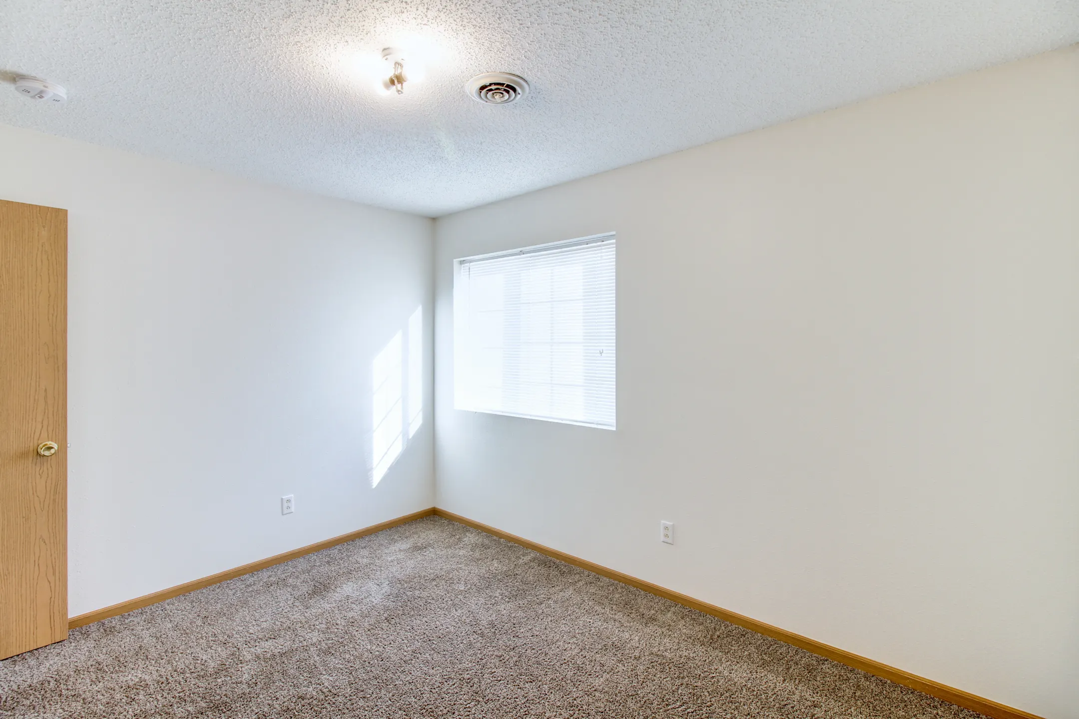 Robert's Apartments Apartments Newton, IA 50208