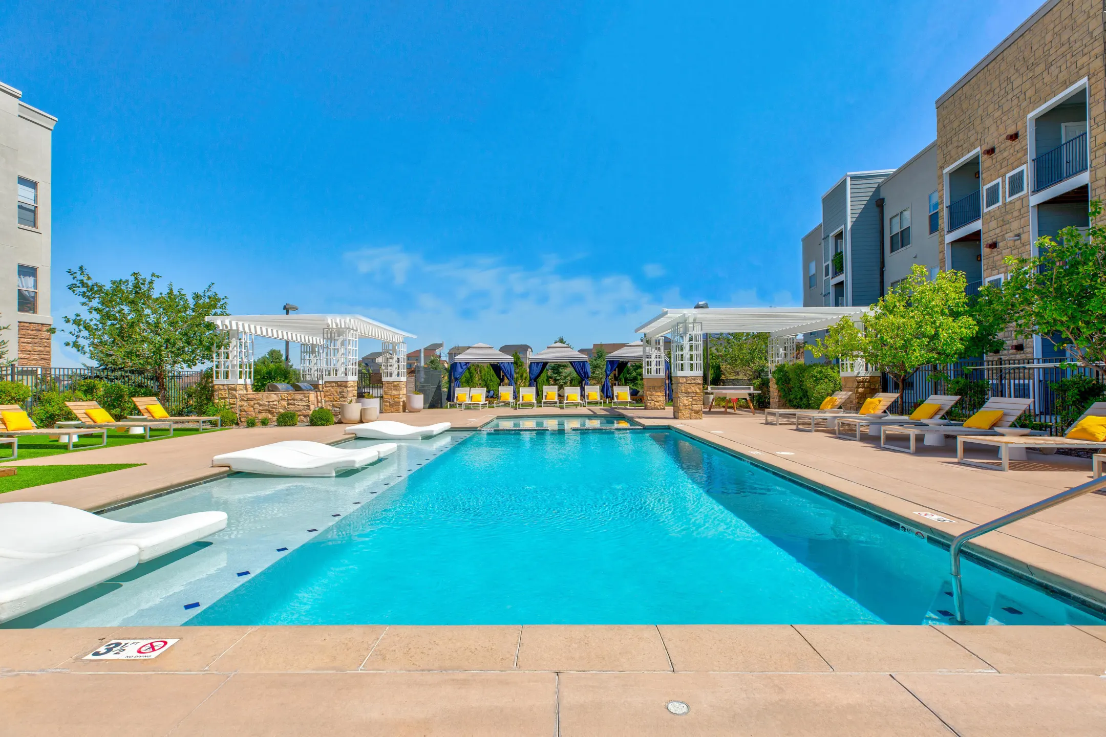 Shadow Ridge at Southlands Apartments Aurora, CO 80016