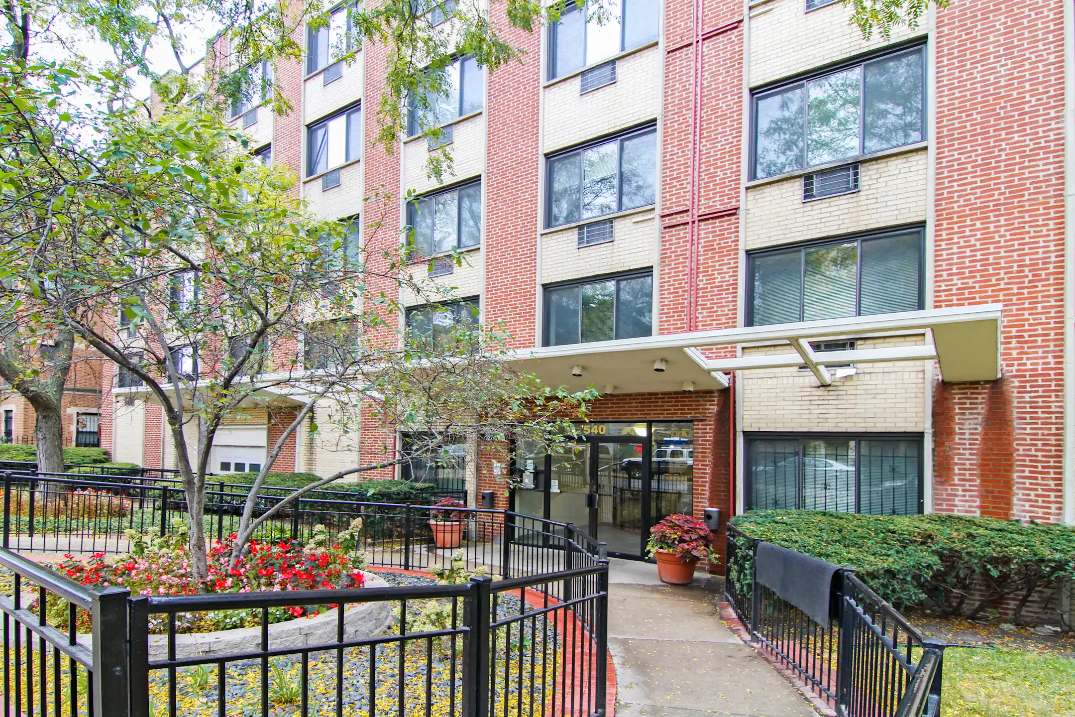 Lakeview Apartments - Chicago, IL 60657