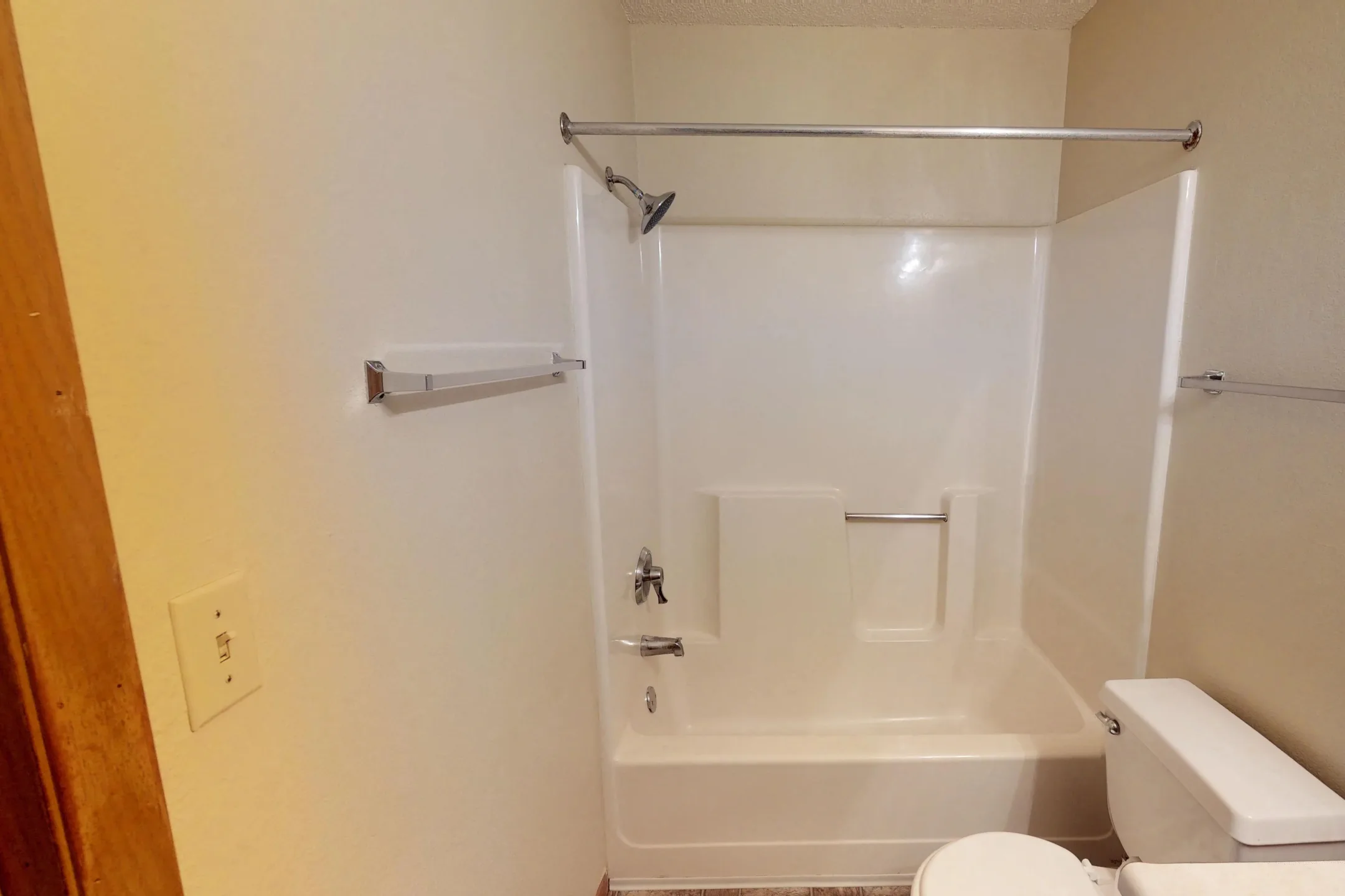Bathroom - Oakwood Estates - Sioux Falls, SD