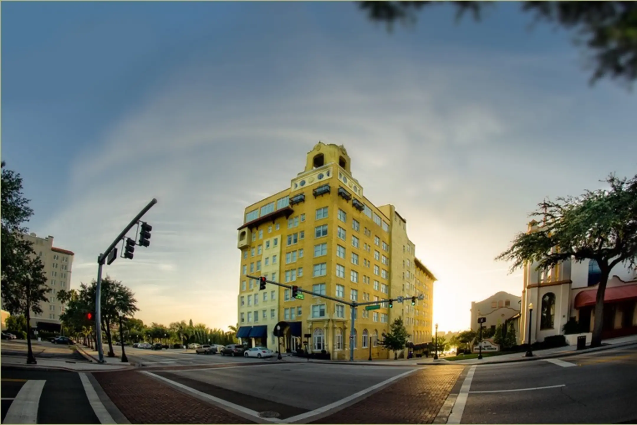 Building - Lake Mirror Tower Apartments - Lakeland, FL