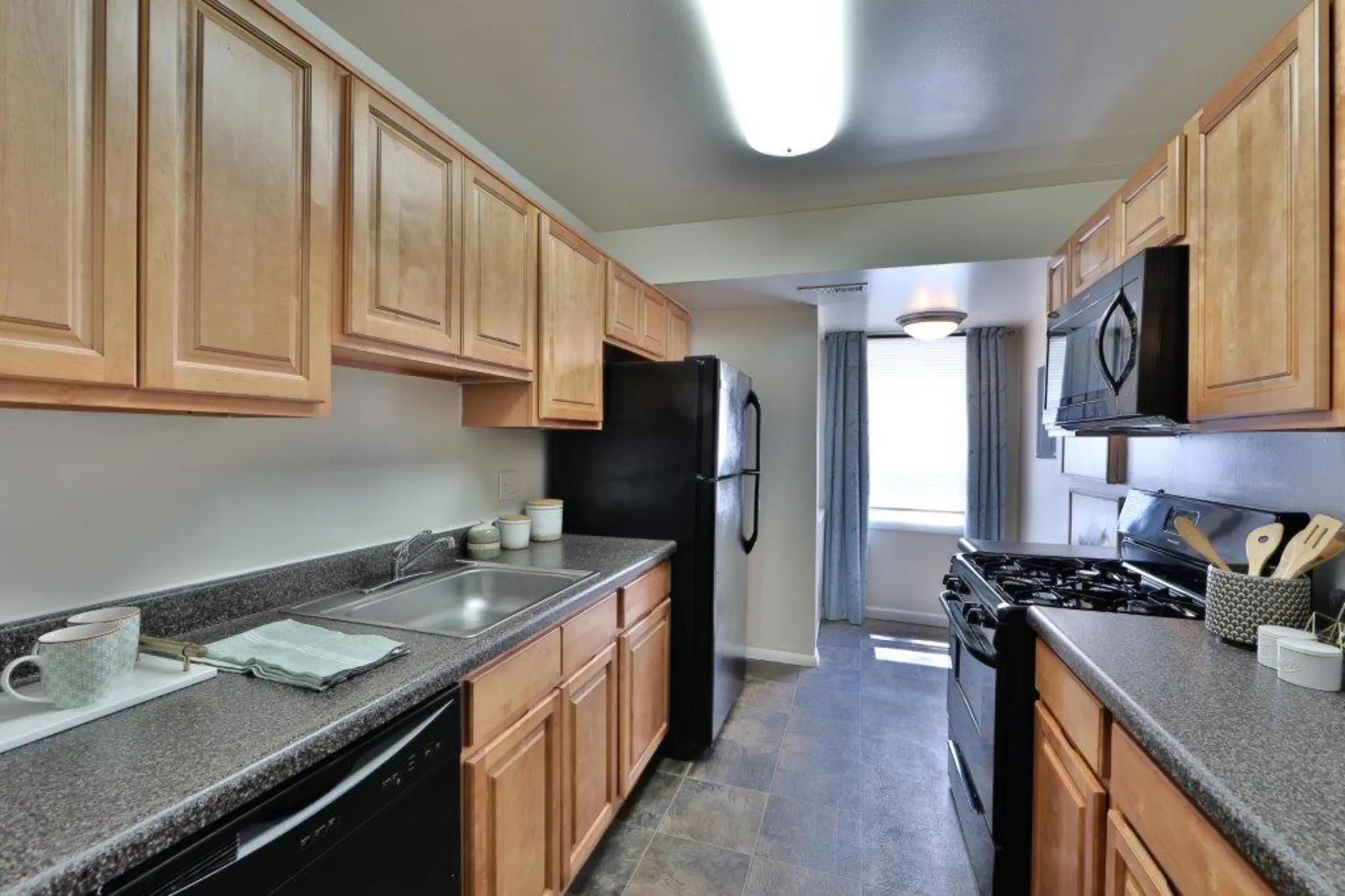 Kitchen - Cedar Gardens & Towers Apartments & Townhomes - Windsor Mill, MD