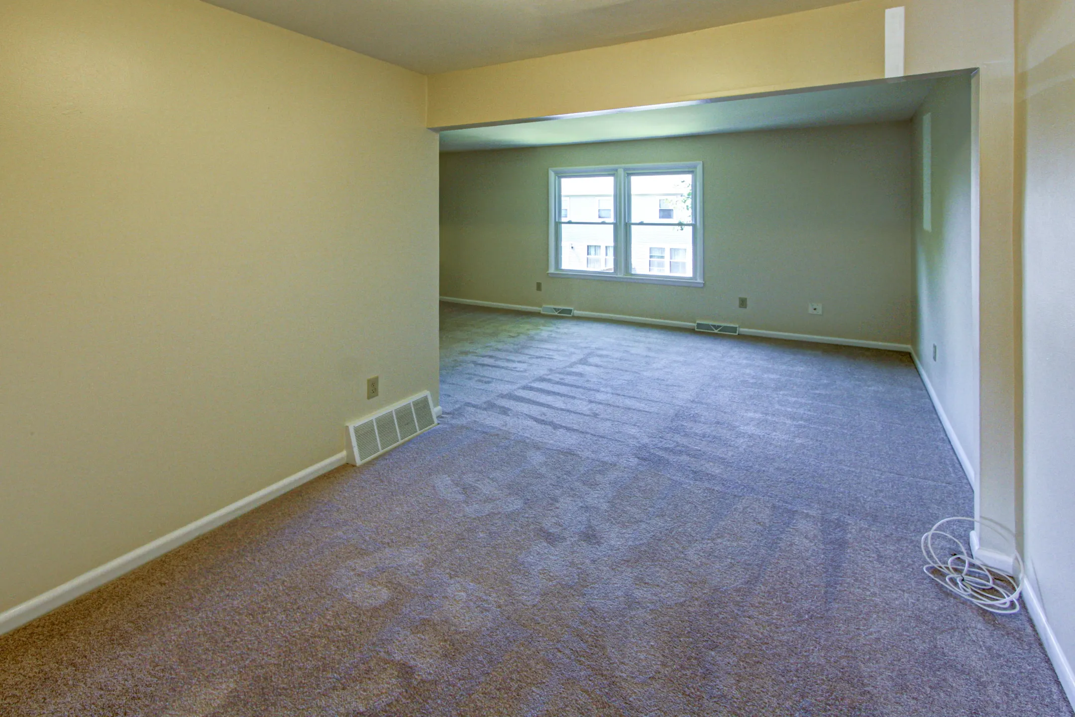 Living Room - Presidential Townhome Rentals - Guilderland, NY
