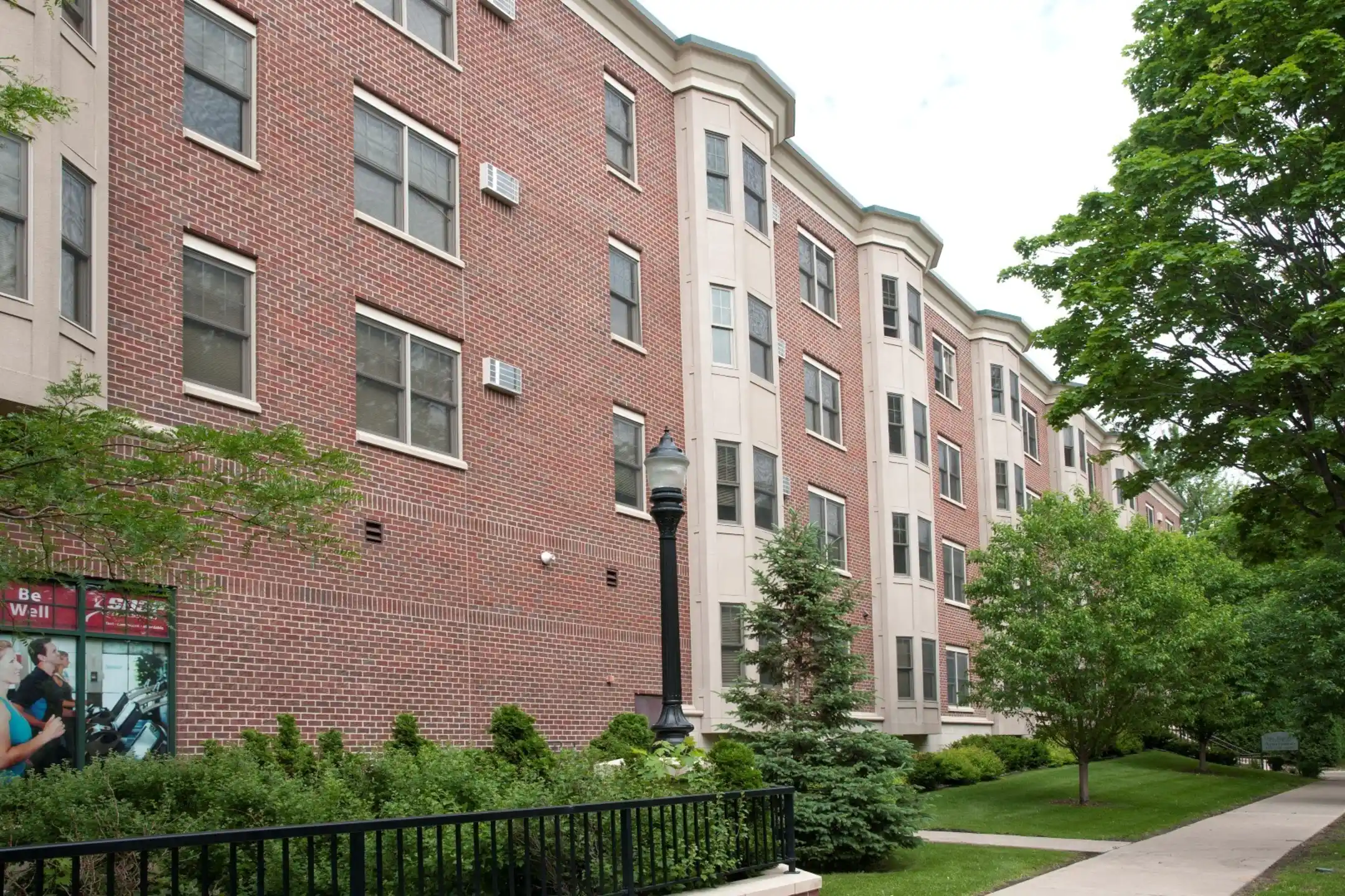 Oaks Hiawatha Station Apartments Minneapolis, MN 55406