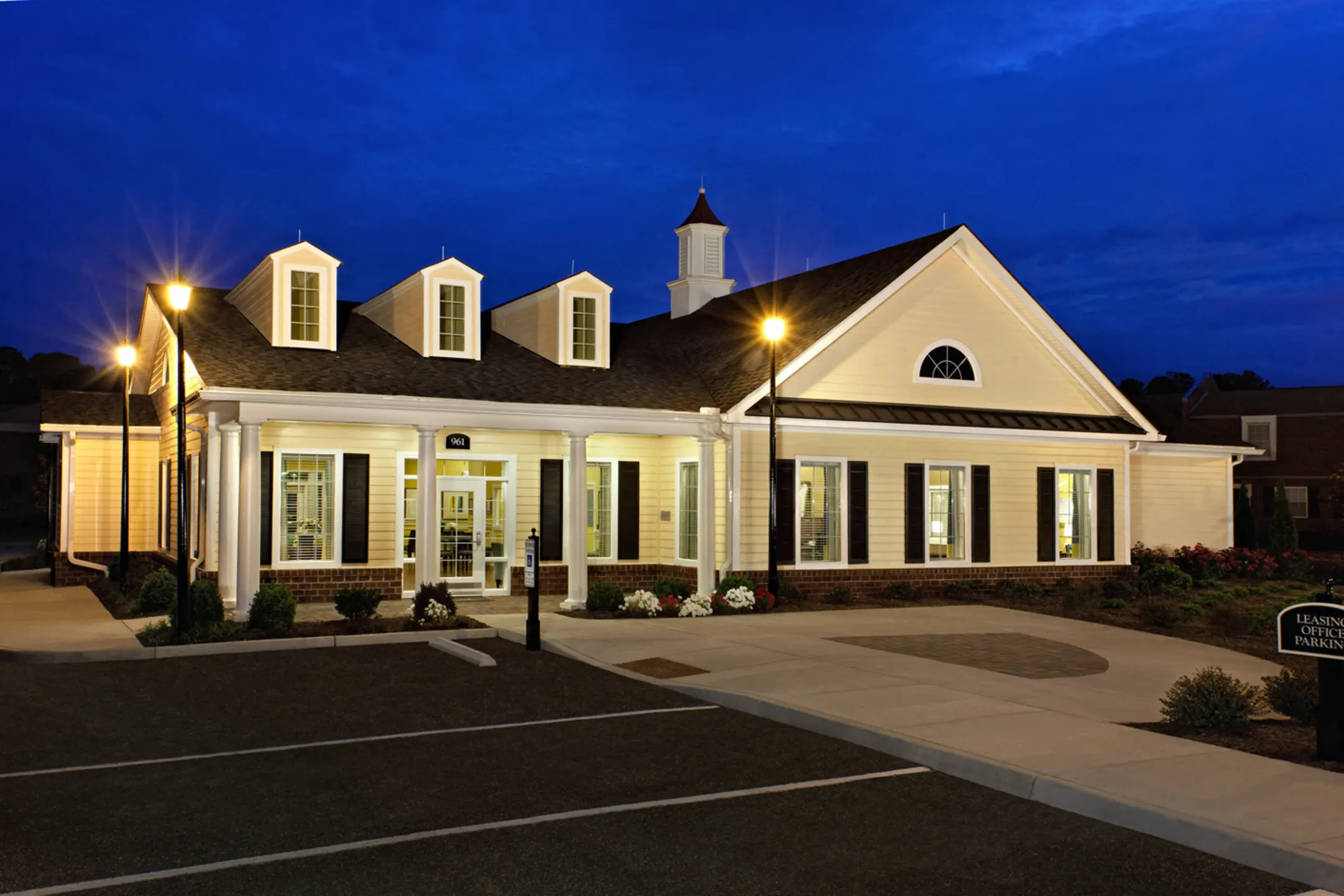 Building - Abbington Landing - Newport News, VA