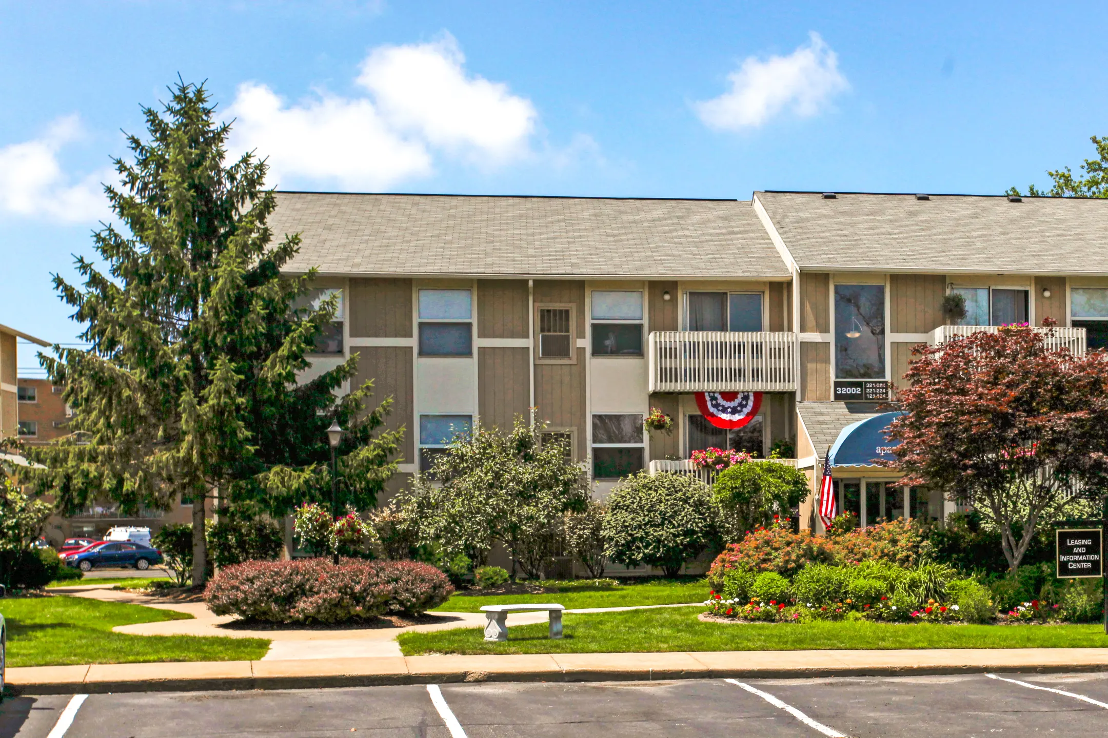 Building - Bay Club Apartments - Willowick, OH