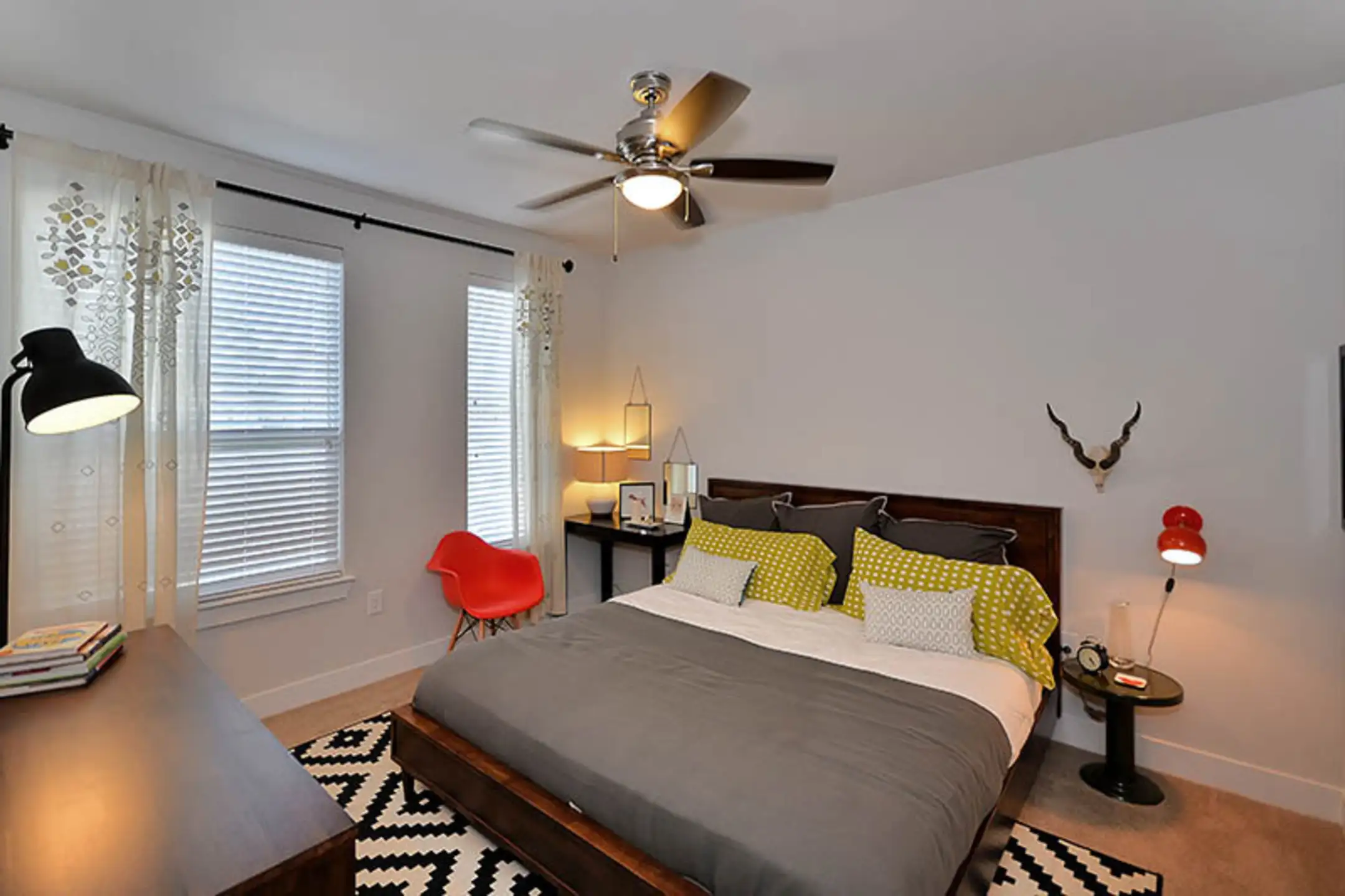 Bedroom - Oaks Trinity - Dallas, TX