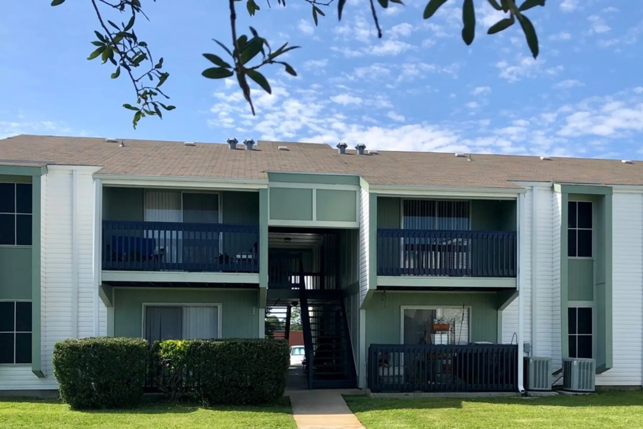 Long Beach Square Apartments Long Beach, MS 39560