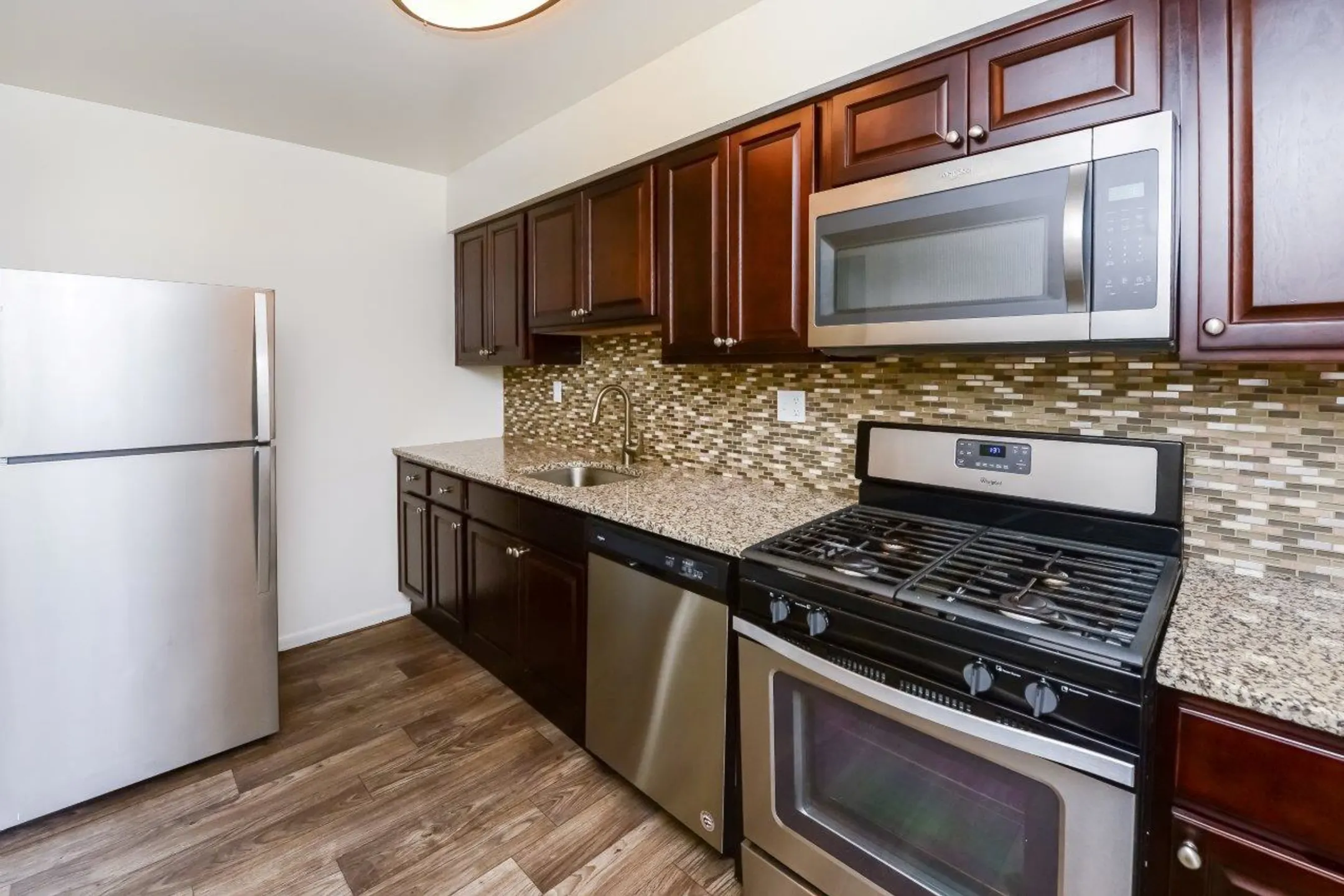 Kitchen - Brookside Manor Apartments & Townhomes - Lansdale, PA