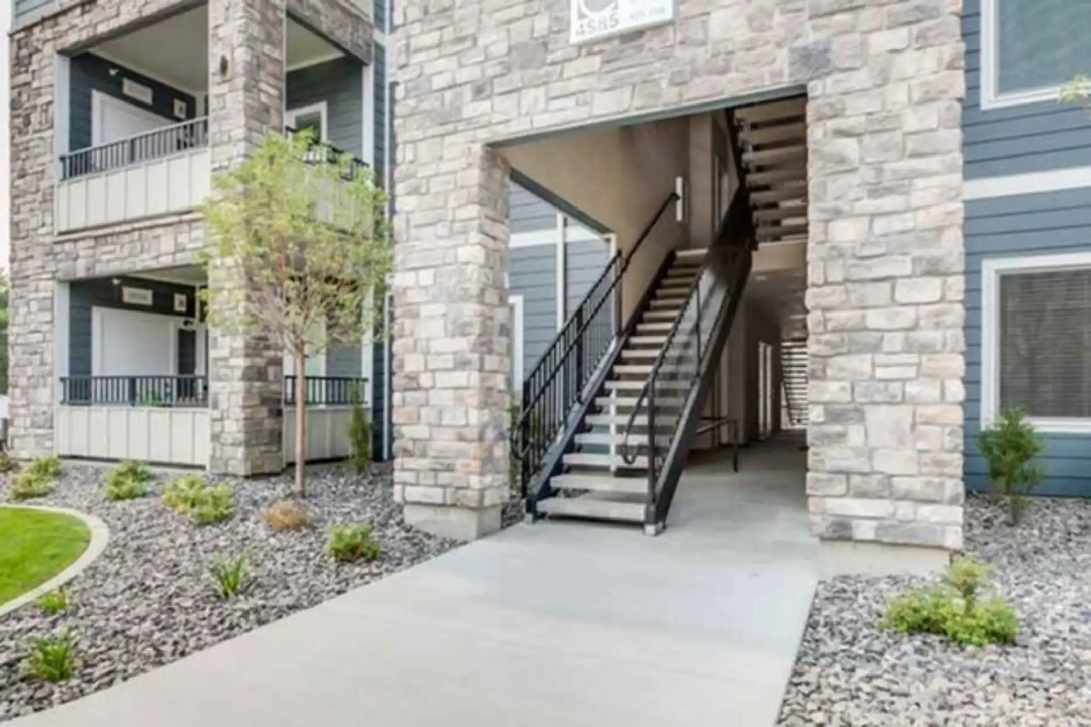 The Kensington Apartments at North Pointe 7410 W Saxton Dr Boise