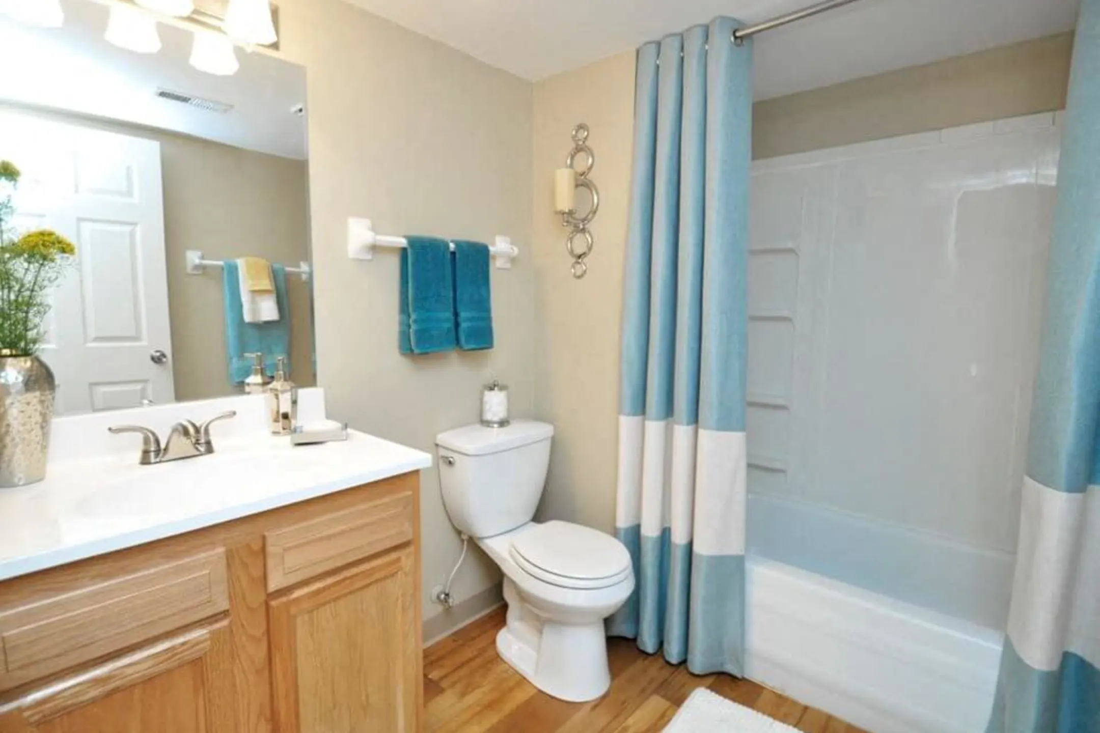 Pavilion Lakes Apartments Evansville, IN 47715