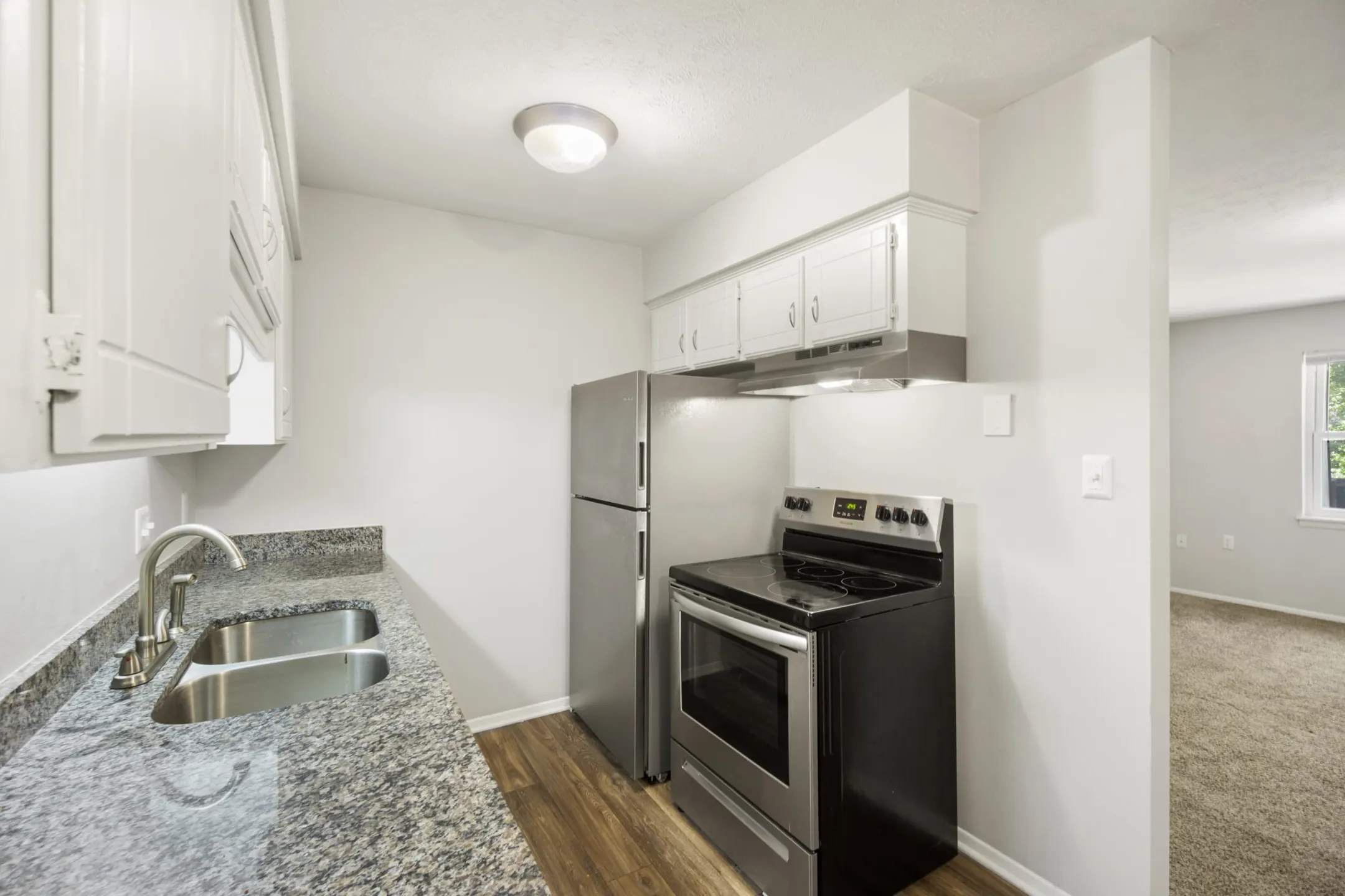 Kitchen - Overbrook Place Apartments - Greenville, SC
