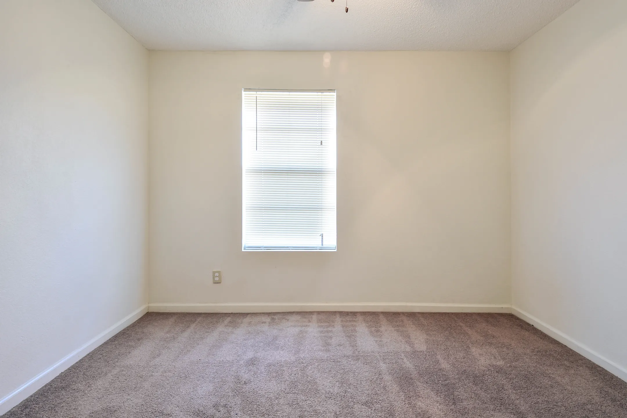 Jefferson Square Apts 230 W Jefferson St Brownsville, TX Apartments