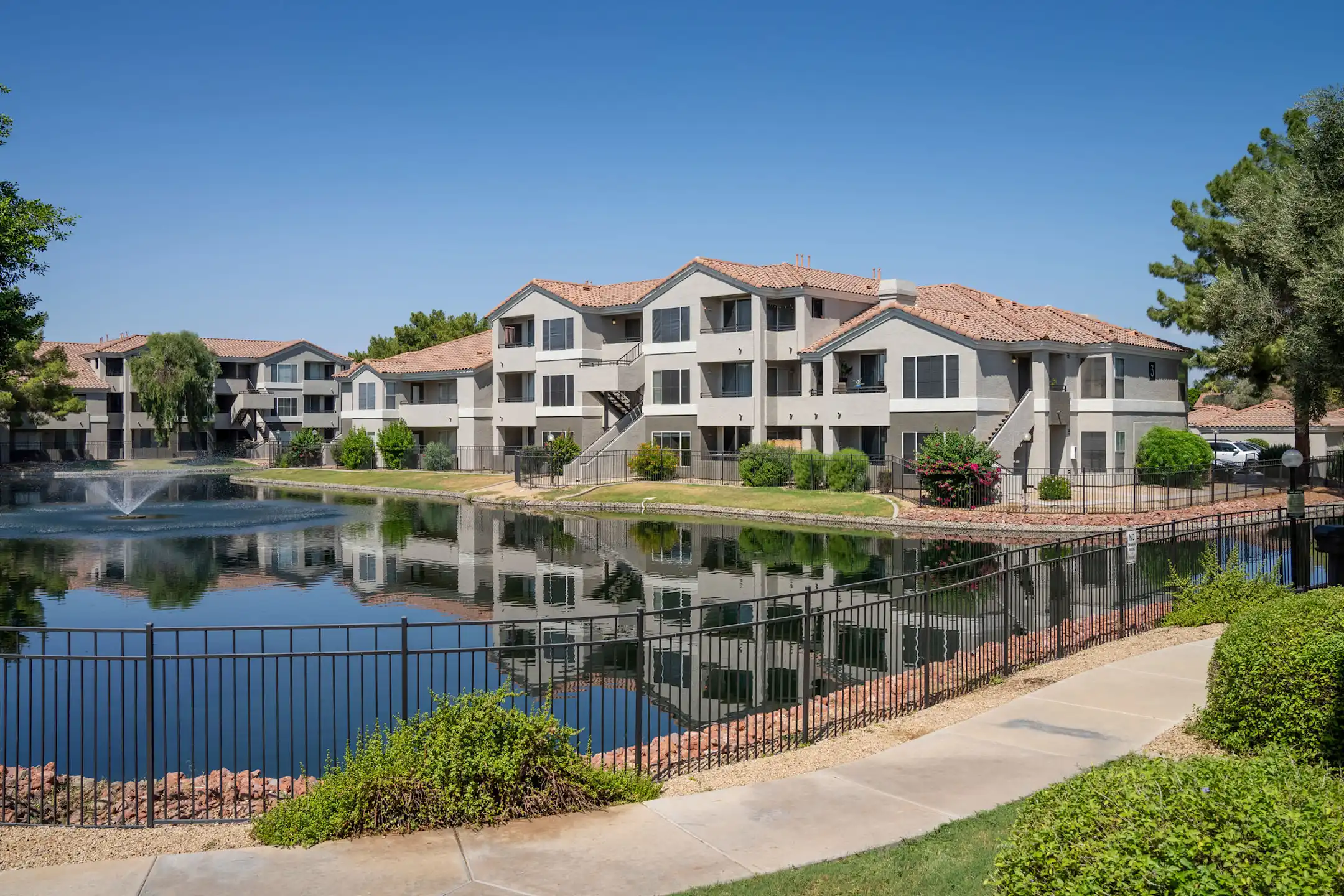 The Lakes at Arrowhead Ranch Apartments Glendale, AZ 85308