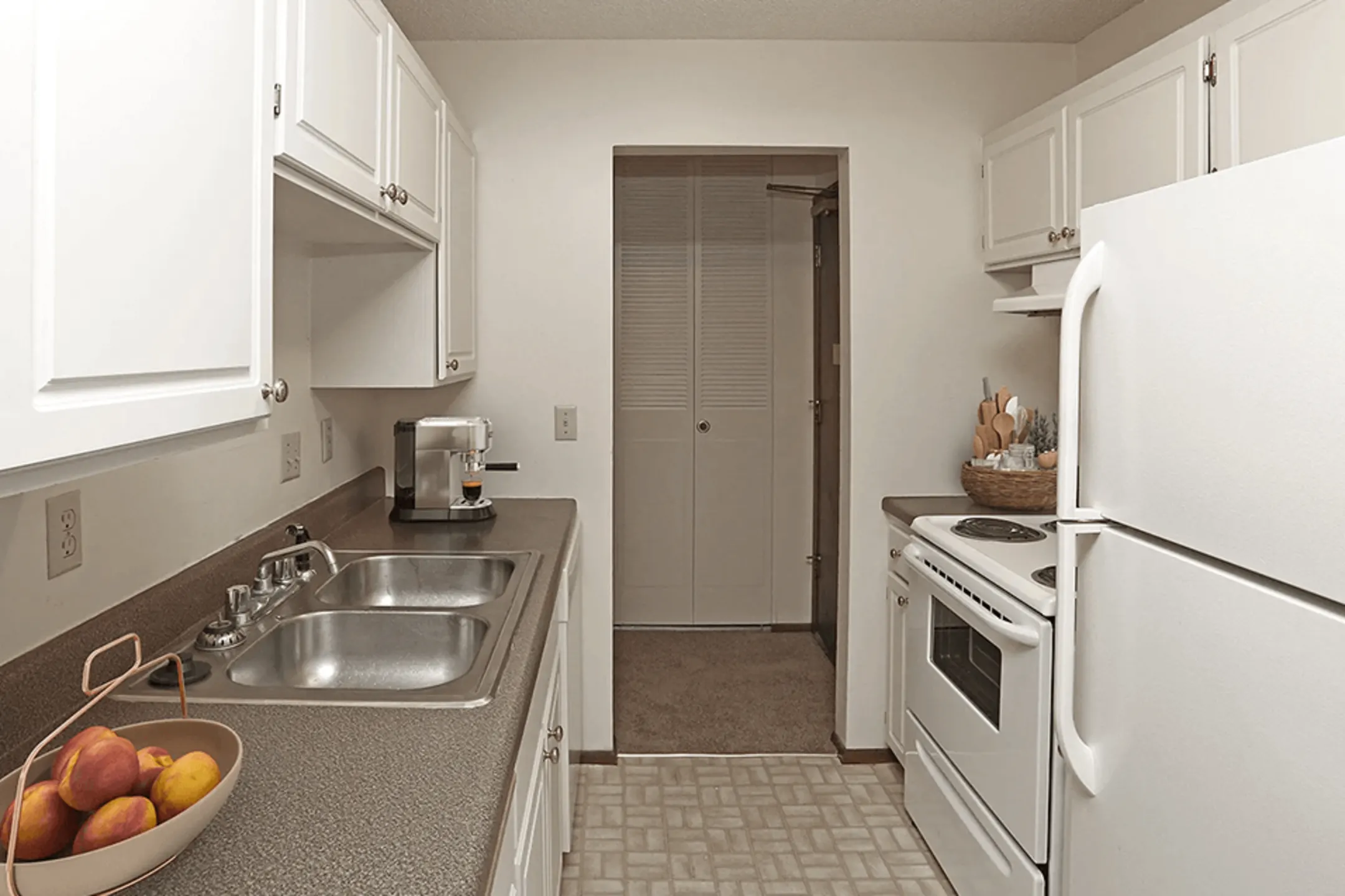 Windsor Gates Apartments Brooklyn Park, MN 55443