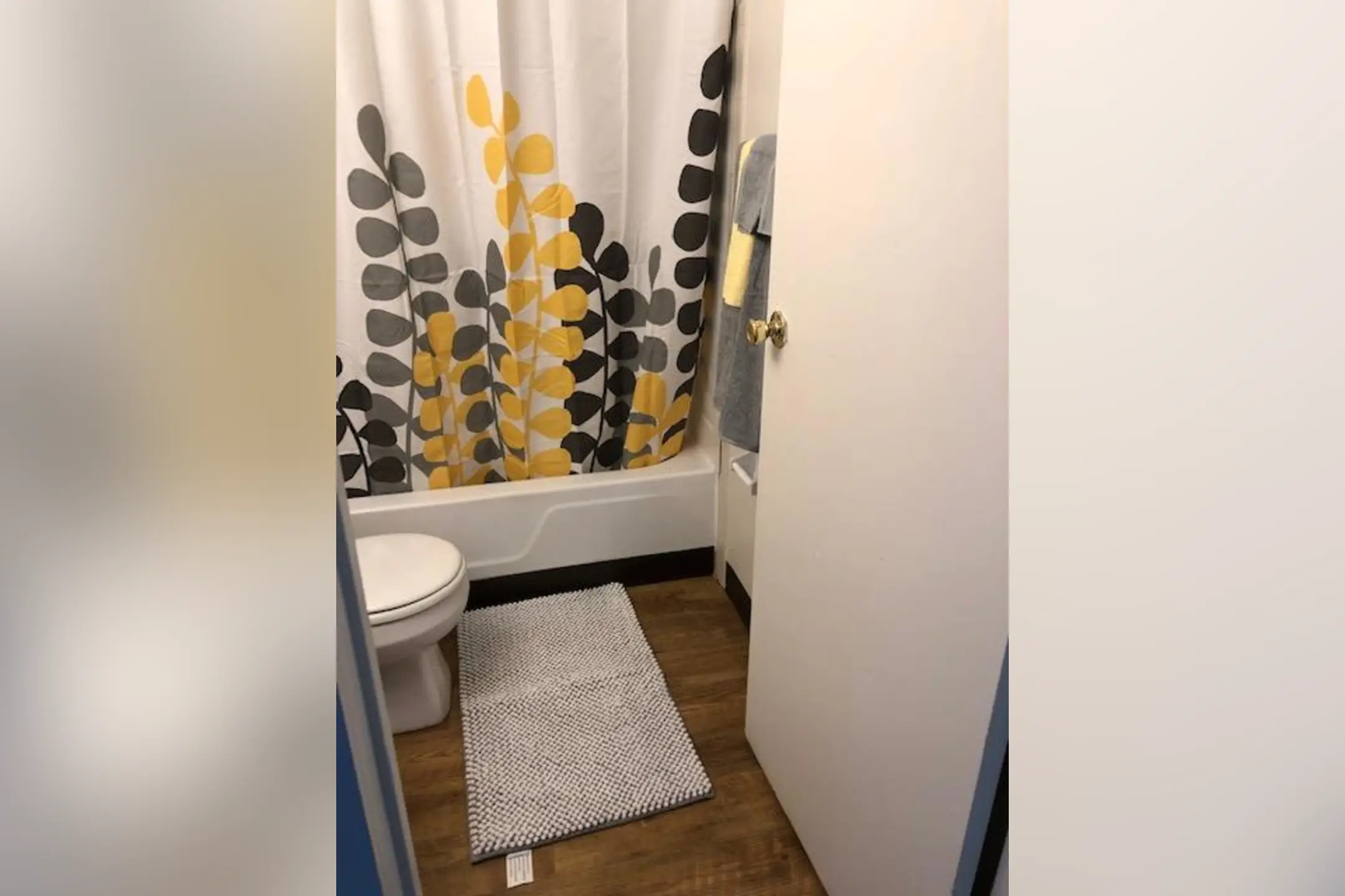 Bathroom - Penny Lane Mews - Columbus, OH