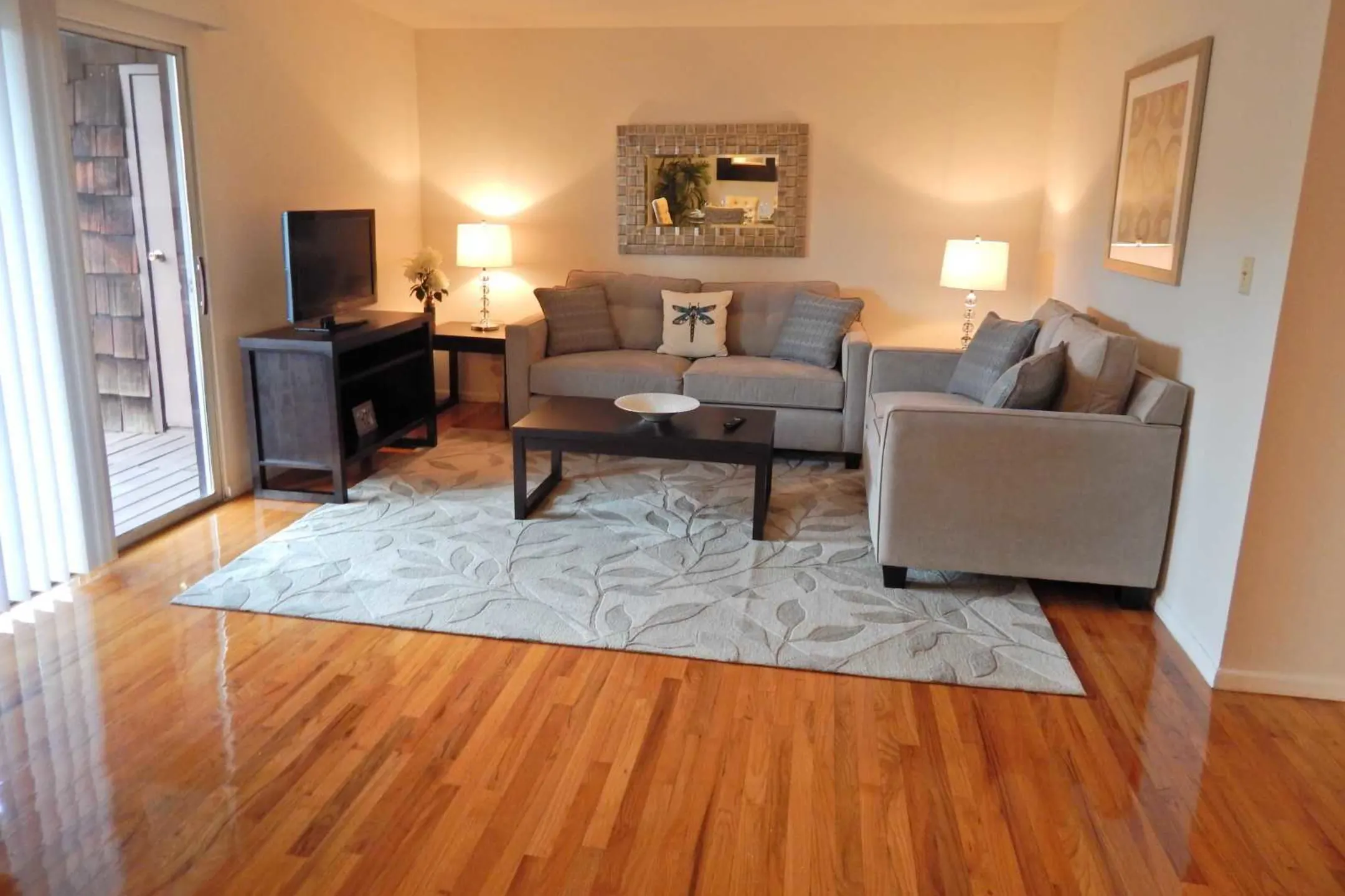 Living Room - Hamden Ridge - Hamden, CT