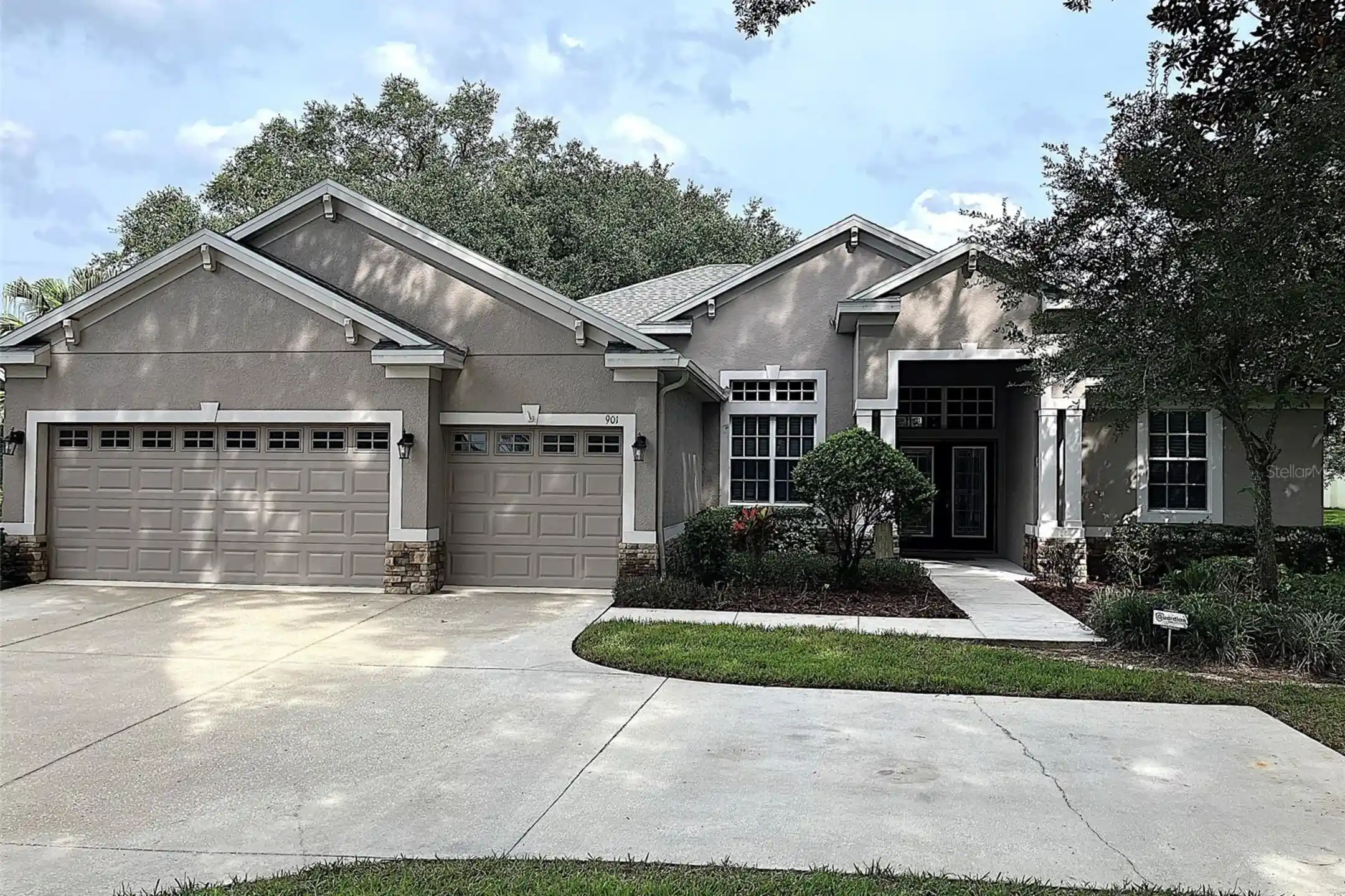 901 Arista Blvd  