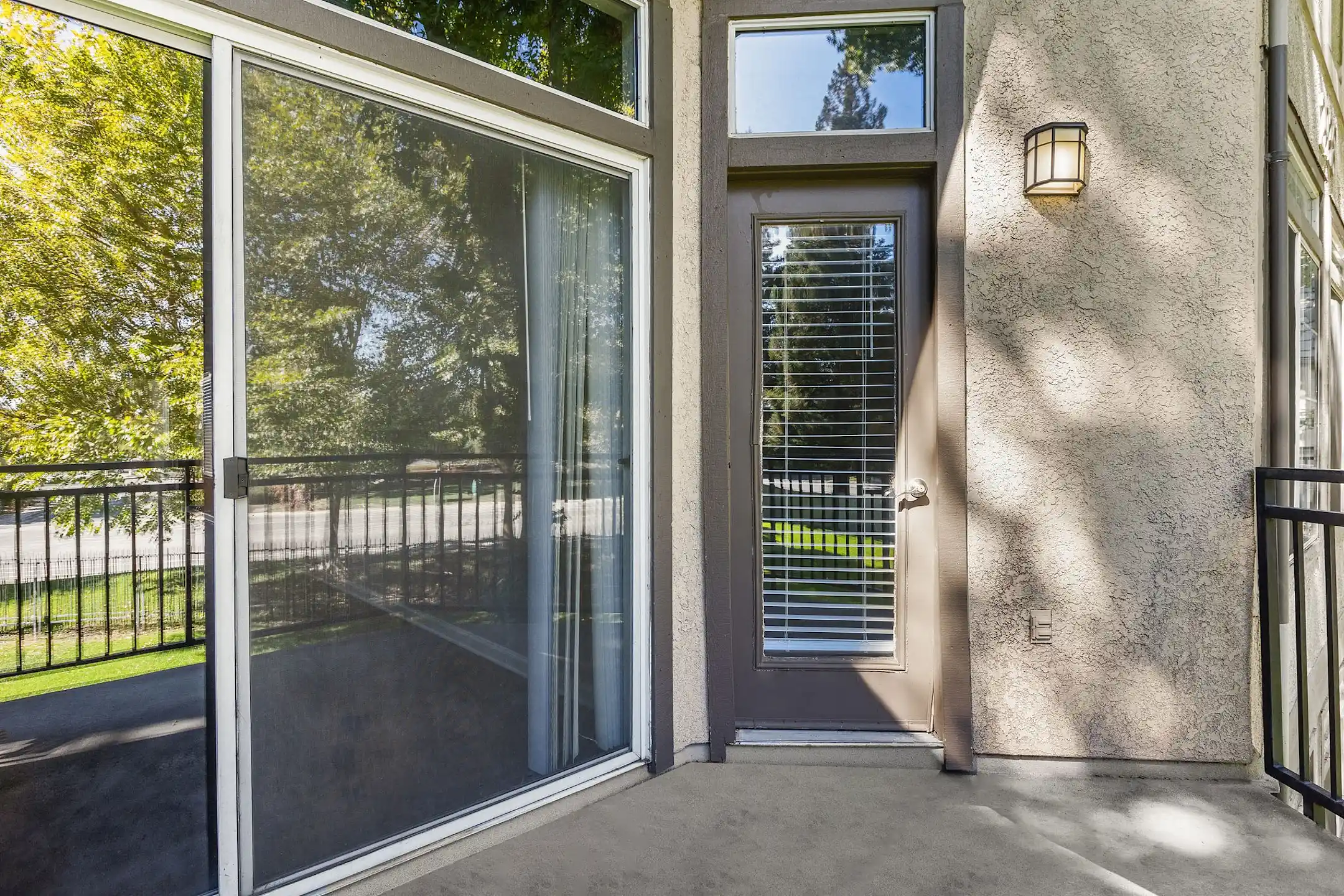 Larkspur Woods Apartments Sacramento, CA 95833