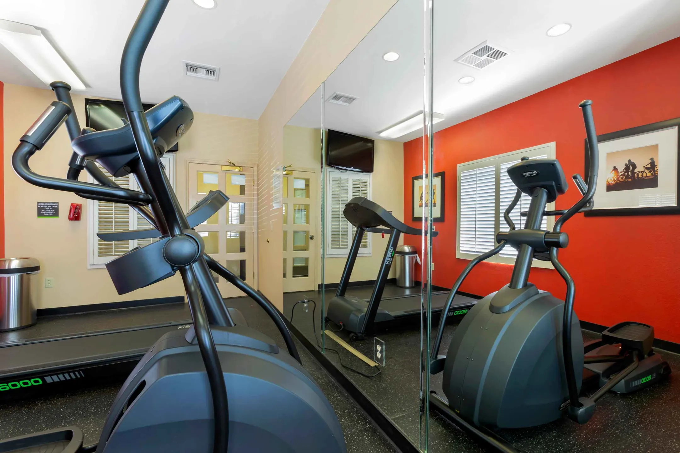 Fitness Weight Room - Furnished Studio - Phoenix - Airport - E. Oak St. - Phoenix, AZ