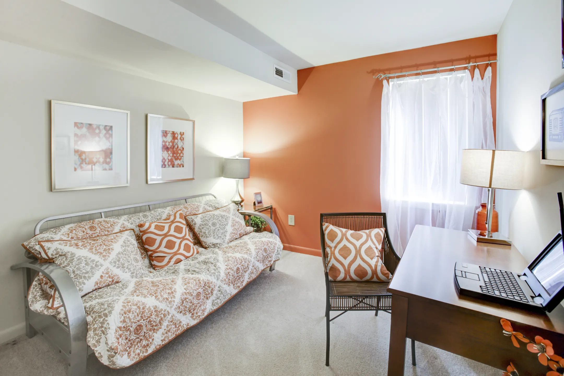 Living Room - The Apartments at Elmwood Terrace/Hunters Glen - Frederick, MD