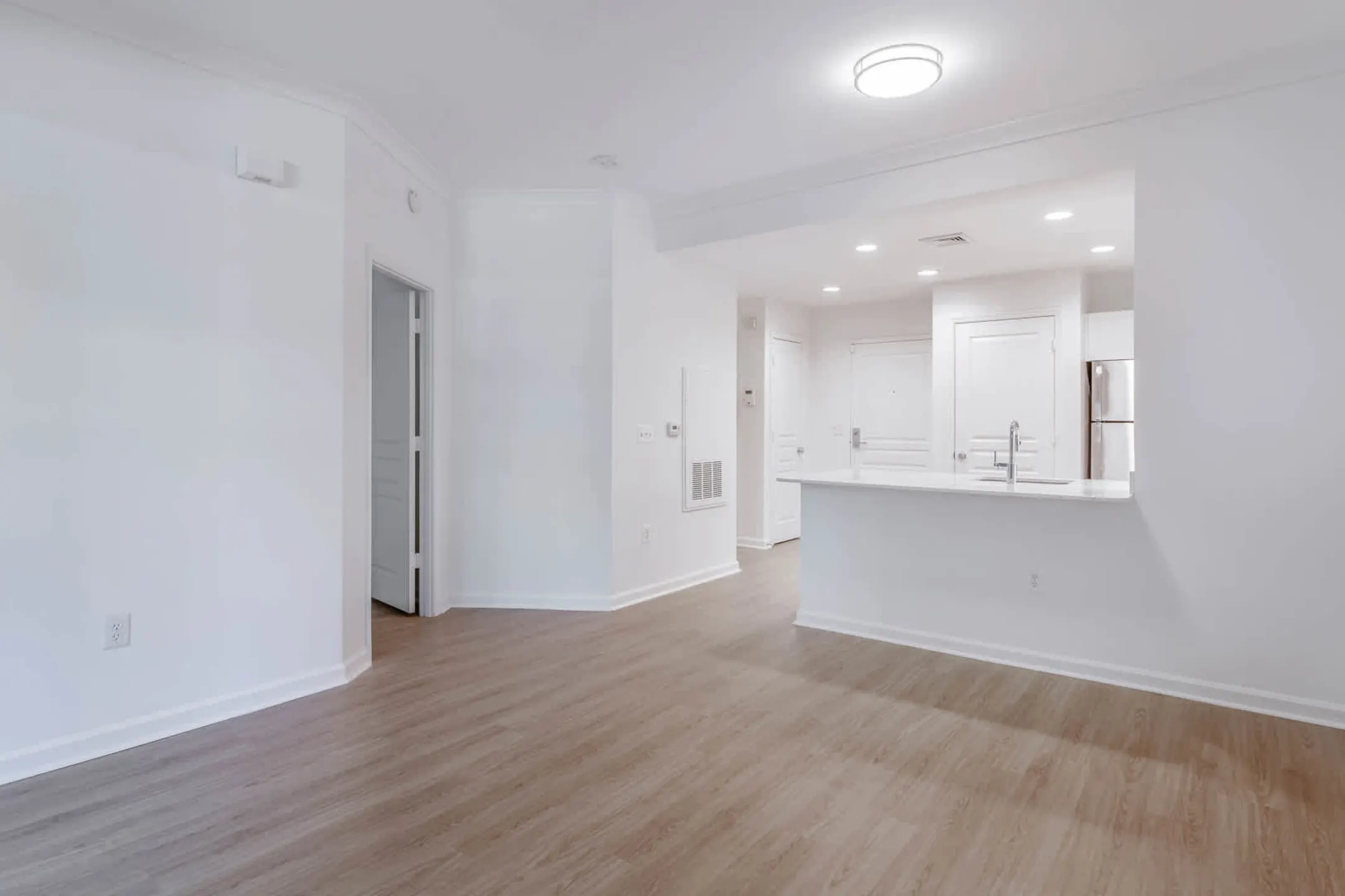 2201 Wilson Apartments Arlington, VA 22201