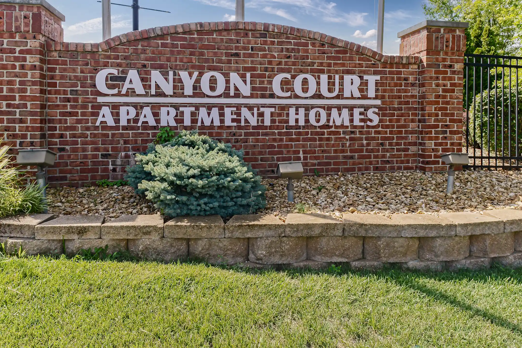 Canyon Court 700 Comet Ln Lawrence KS Apartments for Rent Rent