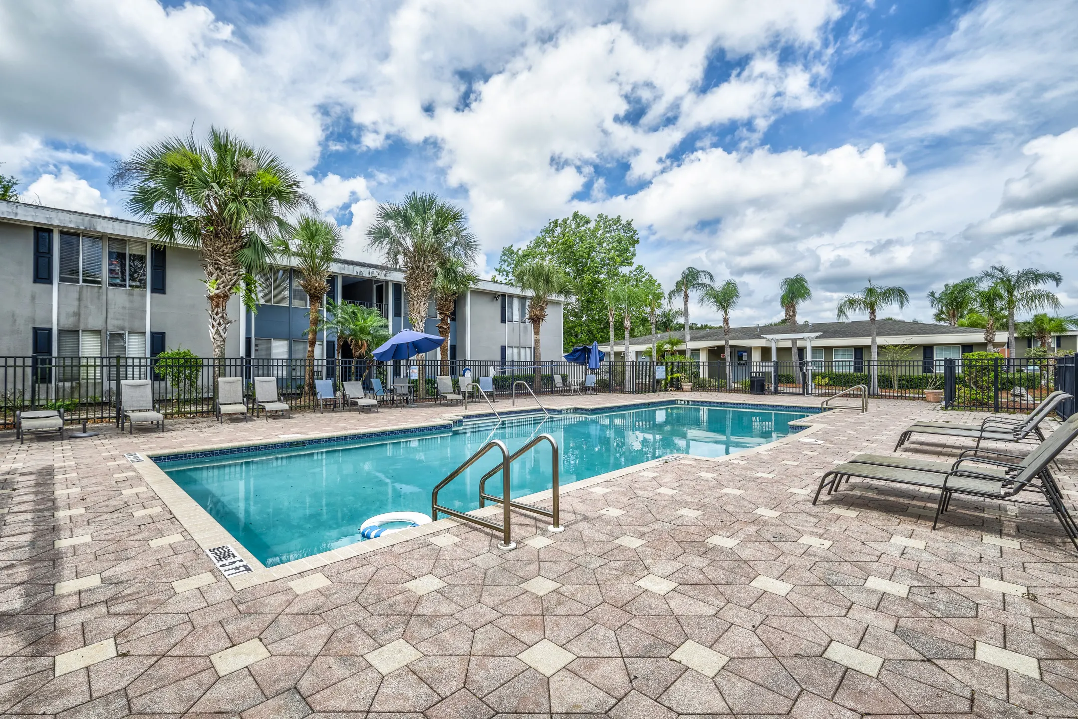 Everest Gardens Apartments - Bradenton, FL 34208