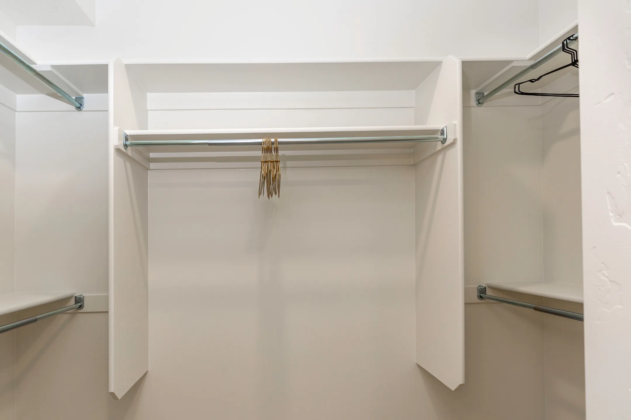 The ARLO Apartments Syracuse, UT 84075