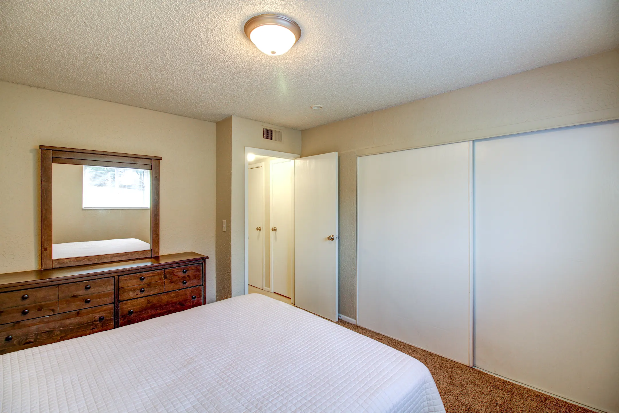 Crossroads Village Apartments 307 S Forrest Ave Liberty, MO