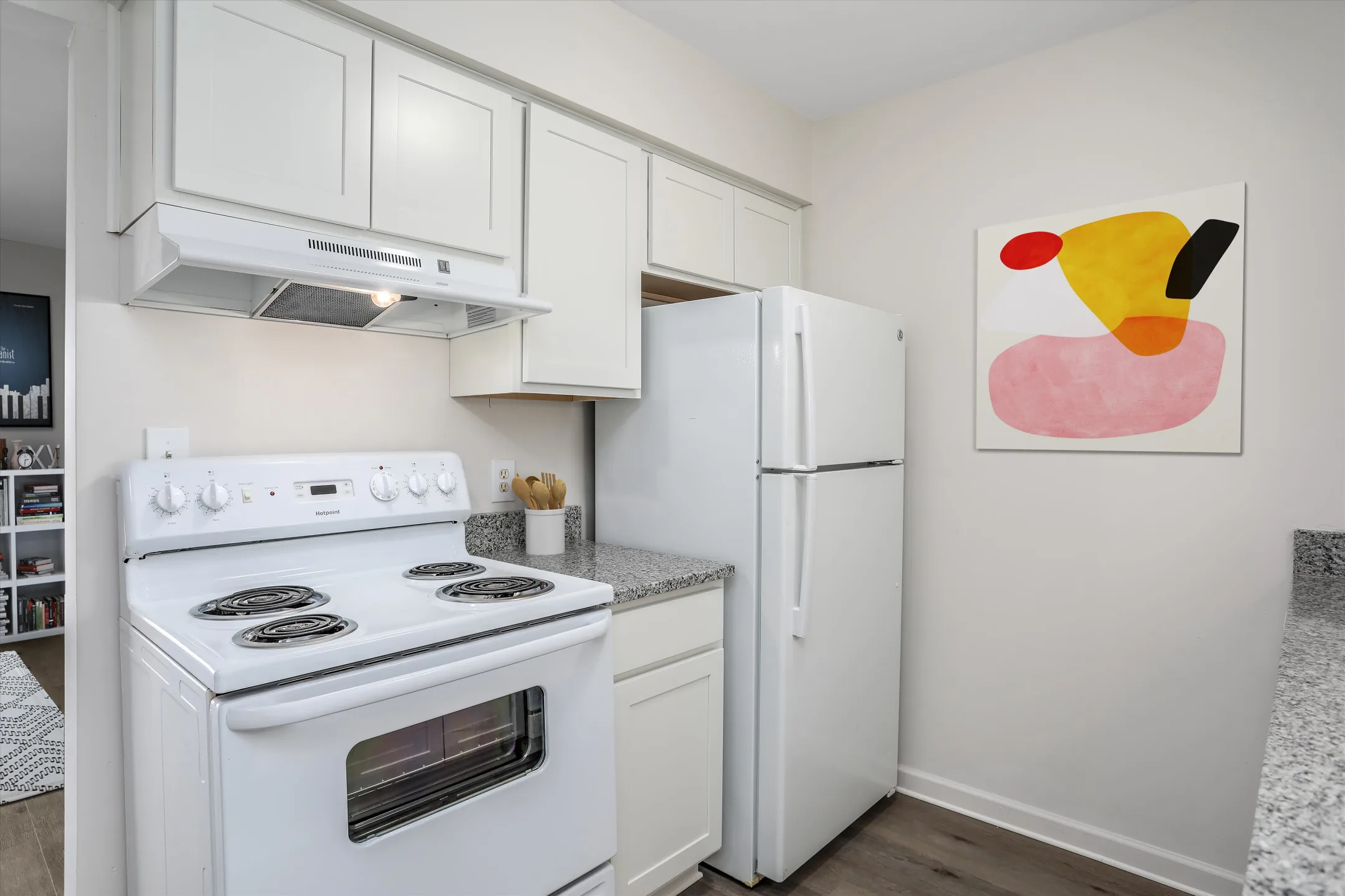 Kitchen - The Trilogy Apartments - Belleville, MI