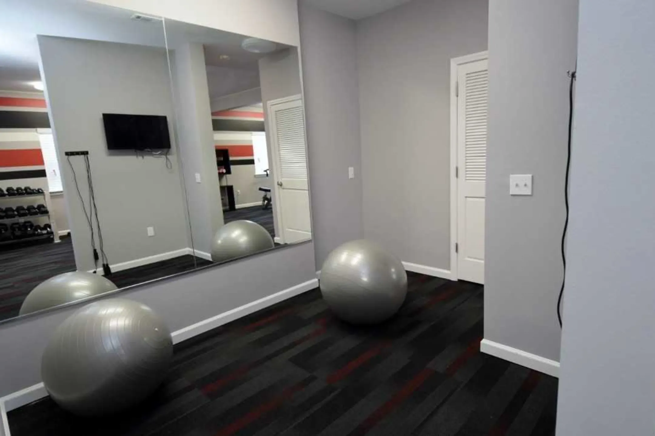 Fitness Weight Room - Bridgeway Apartments and Townhomes - Lafayette, LA