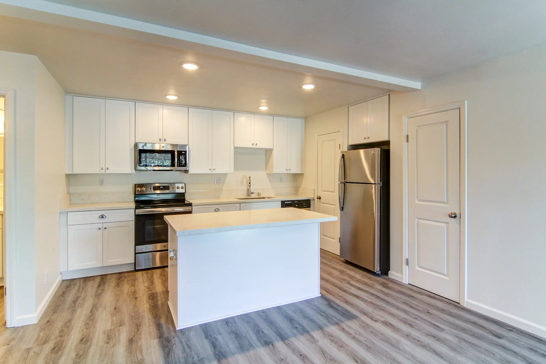 La Jolla View Apartments San Diego, CA 92122