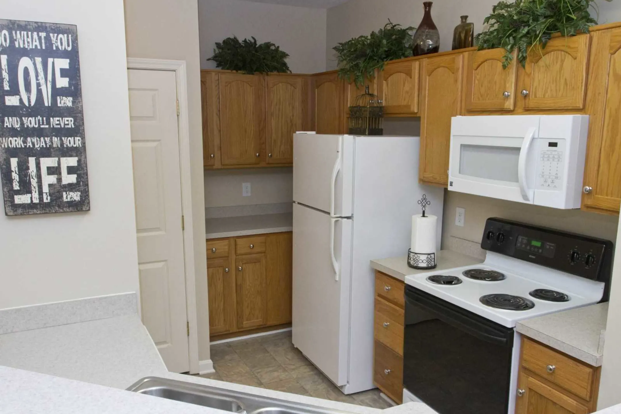 Kitchen - Lighthouse Apartments At Pebble Creek - Jeffersonville, IN