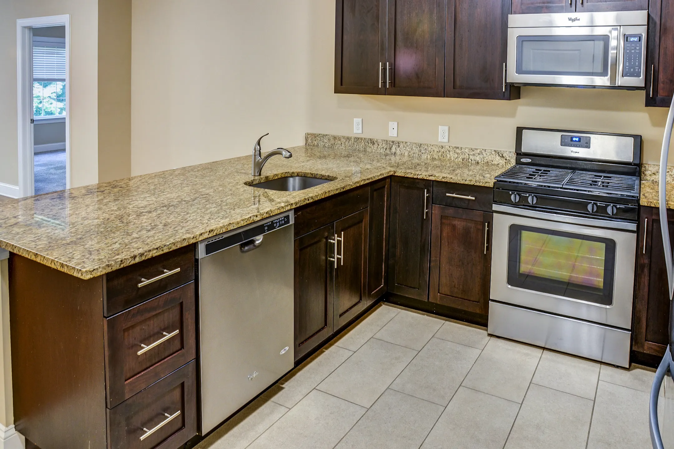 Oakes Pond at Bloomfield Apartments Bloomfield, NJ 07003