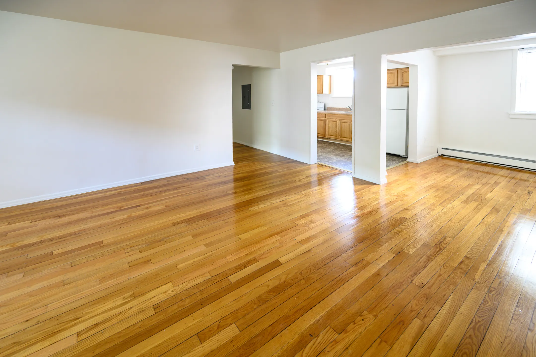 Living Room - Rosehill Gardens - Elizabeth, NJ
