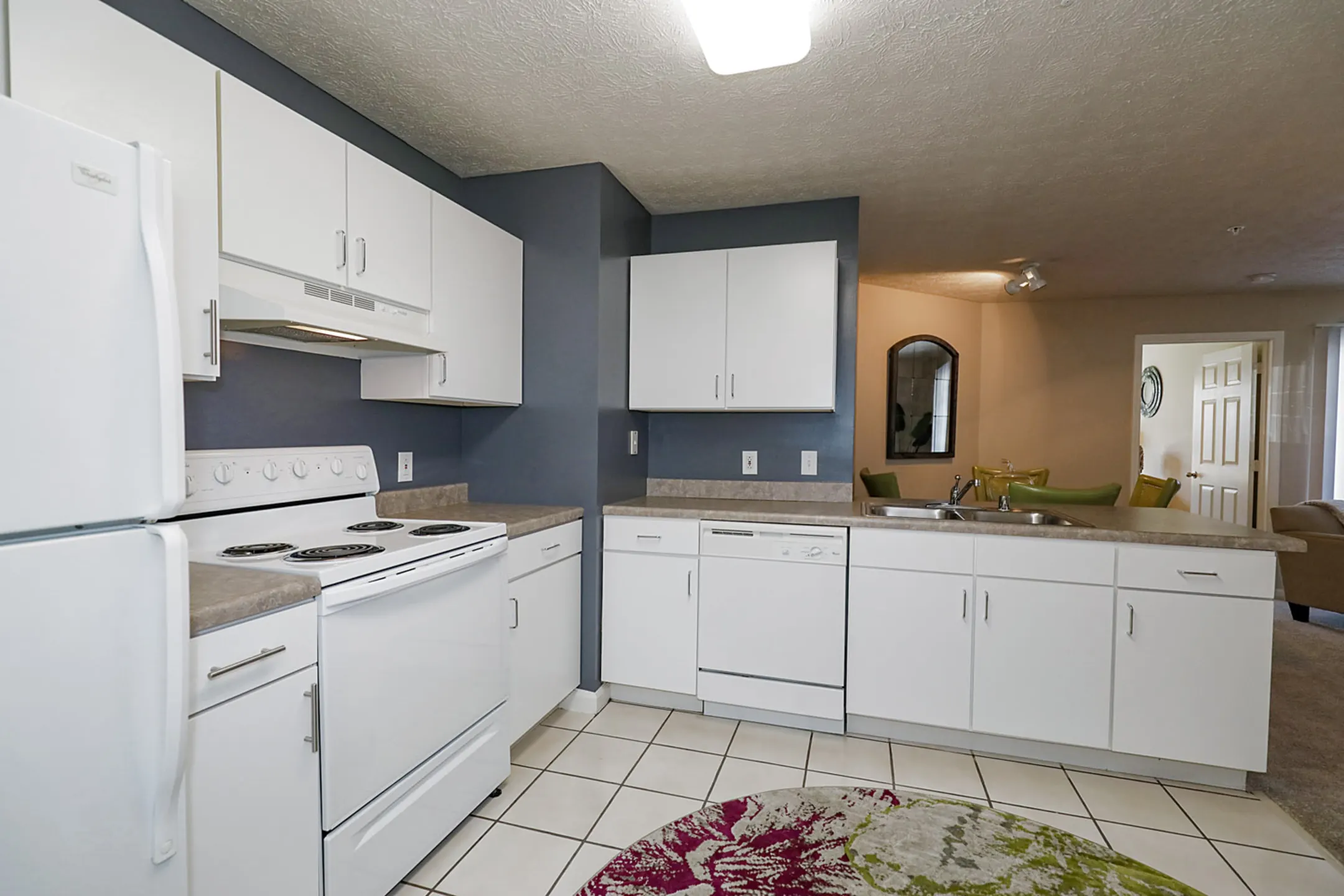 Kitchen - Bridle Creek Apartments - Lexington, KY