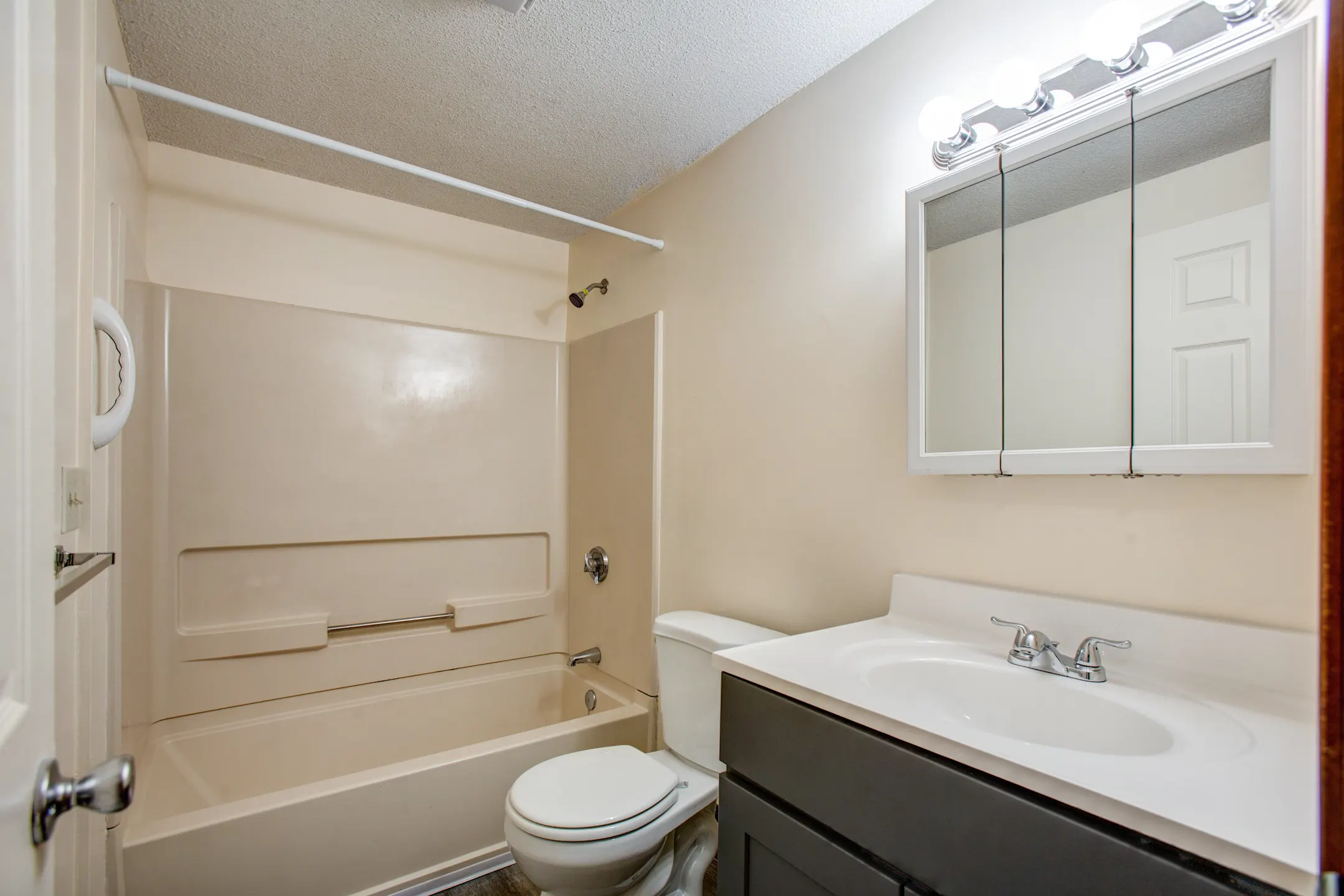 Merrimack Meadows Apartments Merrimack, NH 03054