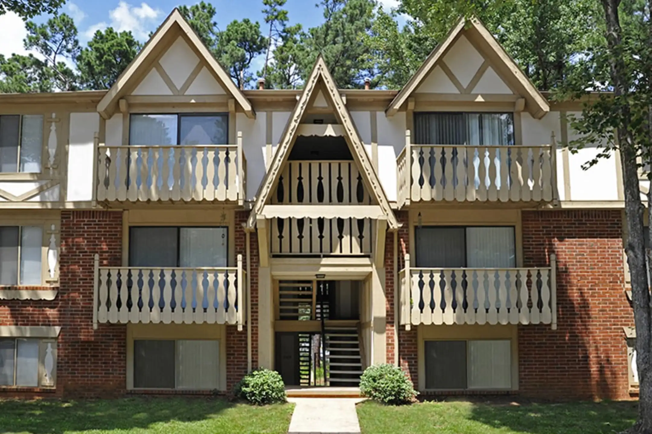 Laurel Woods Apartments 350 Fairforest Way Greenville, SC