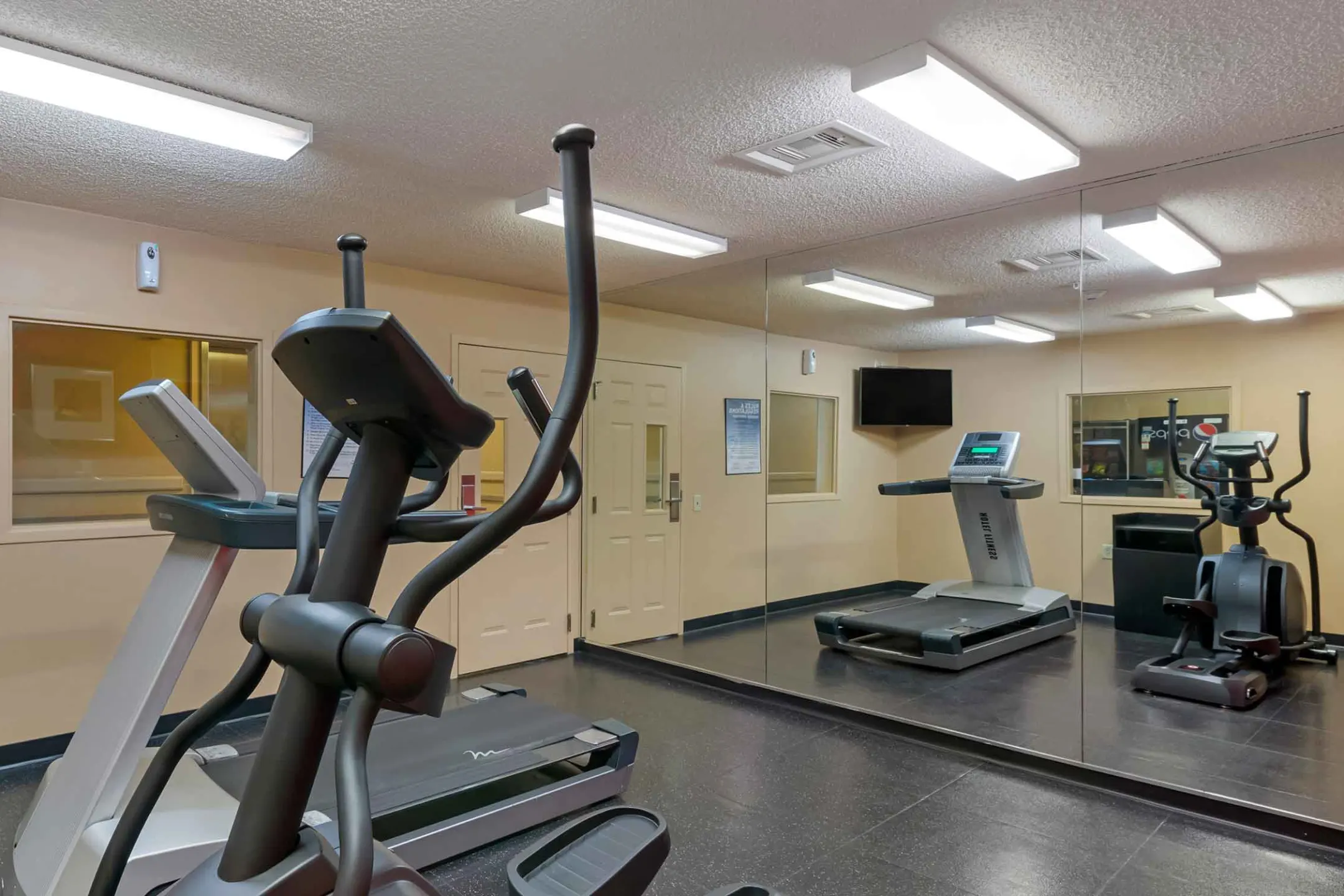 Fitness Weight Room - Furnished Studio - Orlando - Orlando Theme Parks - Vineland Rd. - Orlando, FL