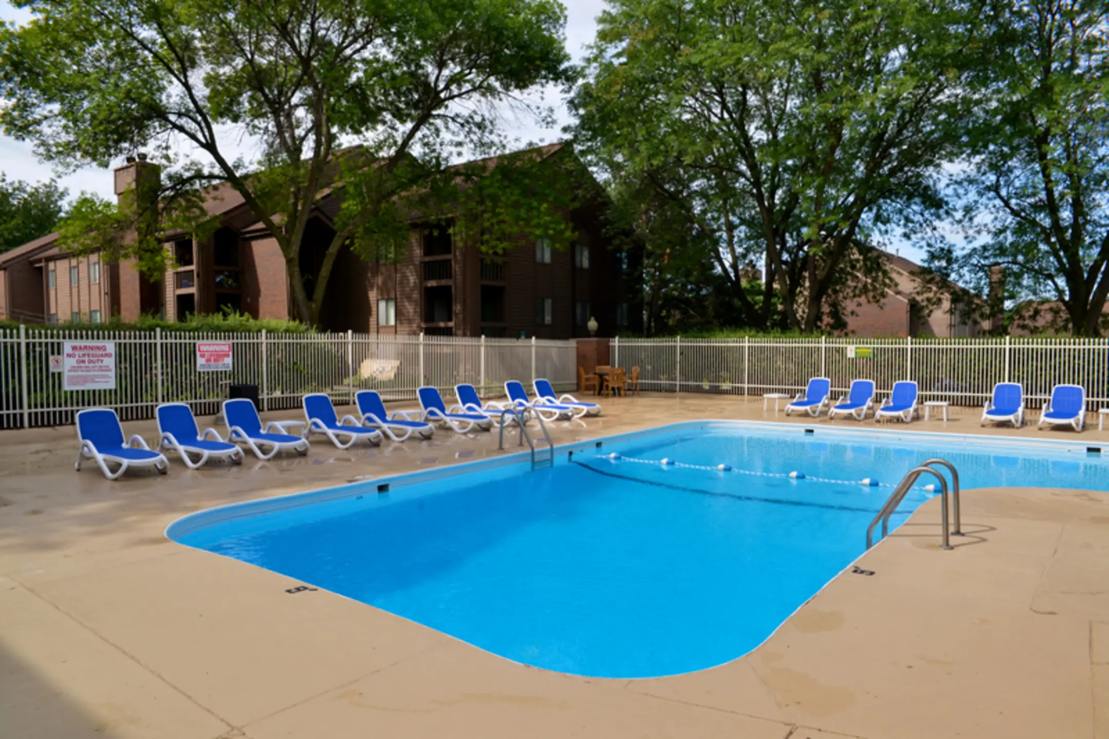 Lake Candlewood Apartments Omaha, NE 68154
